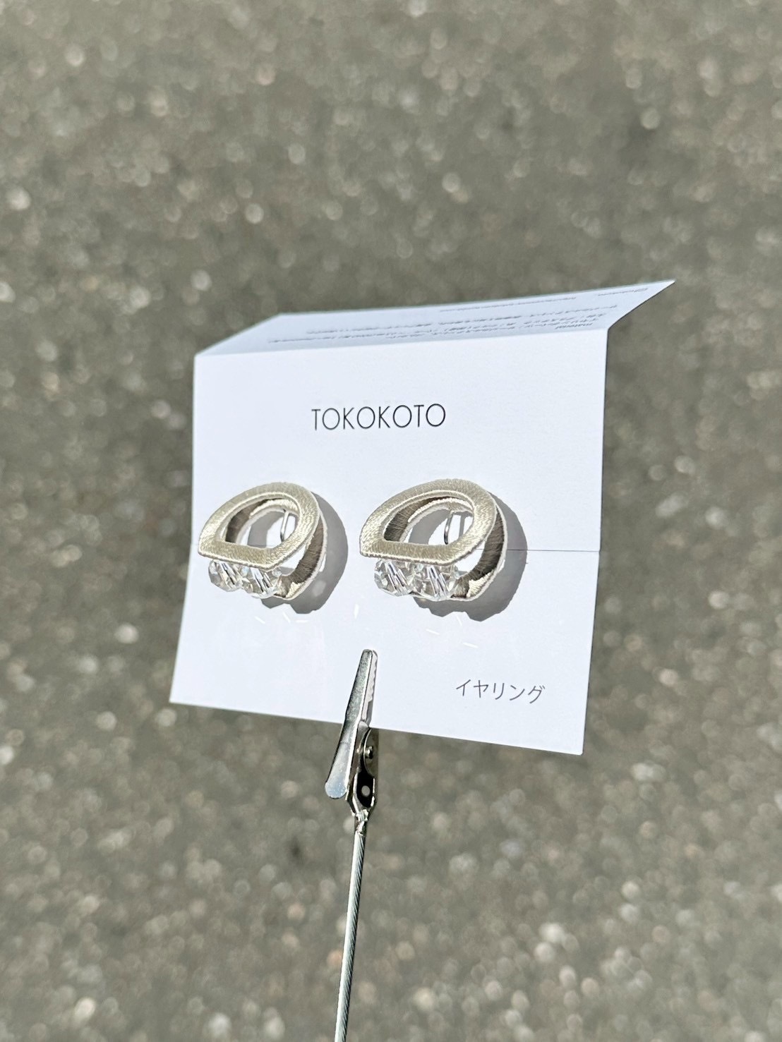 [TOKOKOTO] 刺繡半月鑲水晶耳環 | 瑠璃 | 耳夾 | NO.128