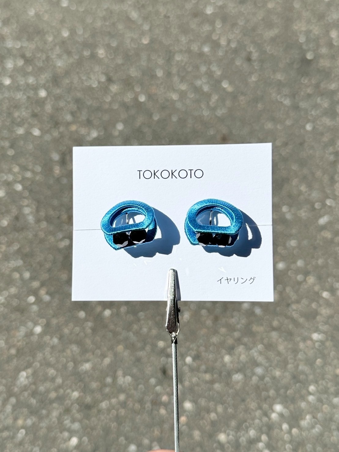 [TOKOKOTO] 刺繡半月鑲水晶耳環 | 瑠璃 | 耳夾 | NO.129