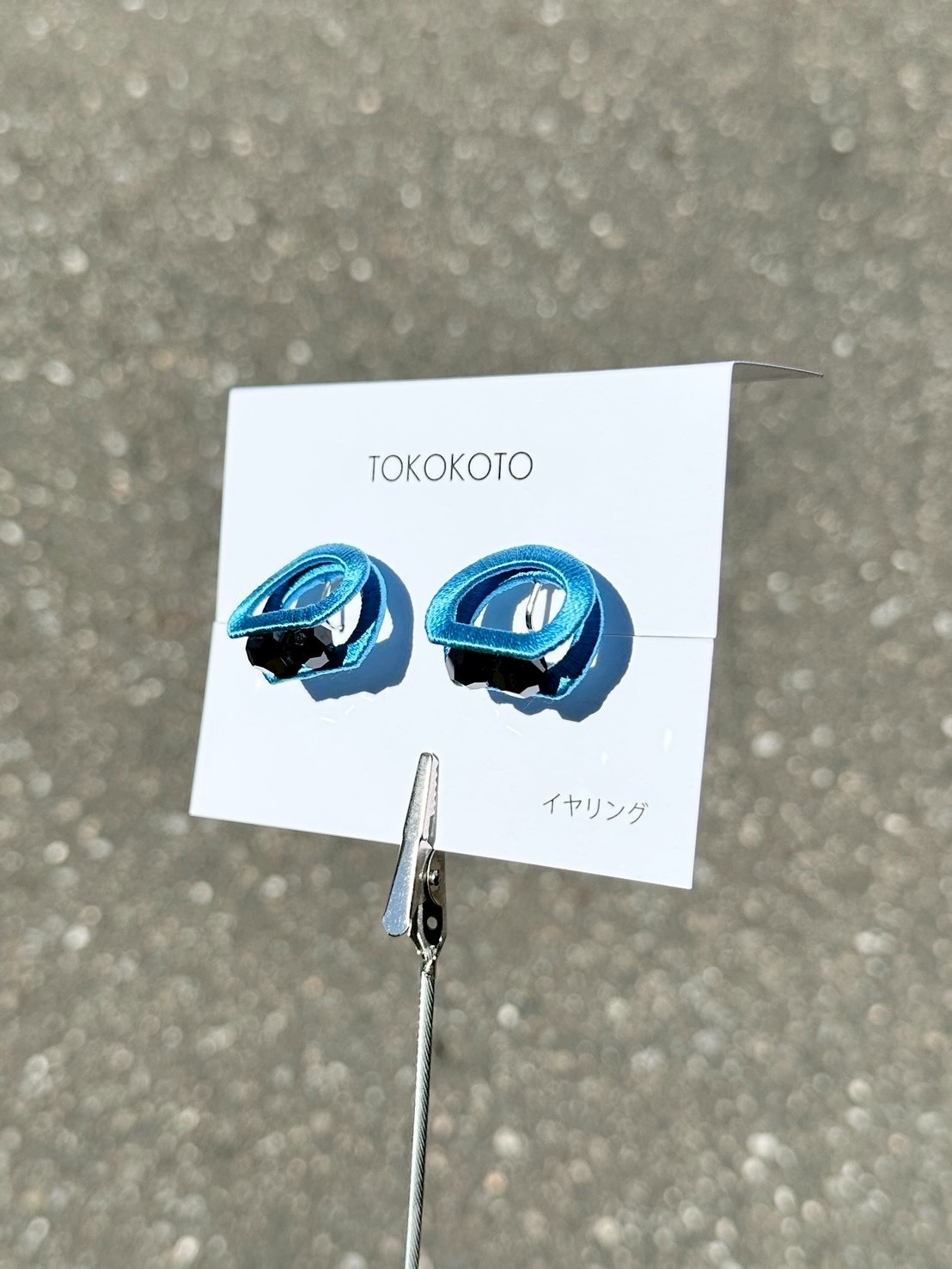 [TOKOKOTO] 刺繡半月鑲水晶耳環 | 瑠璃 | 耳夾 | NO.129