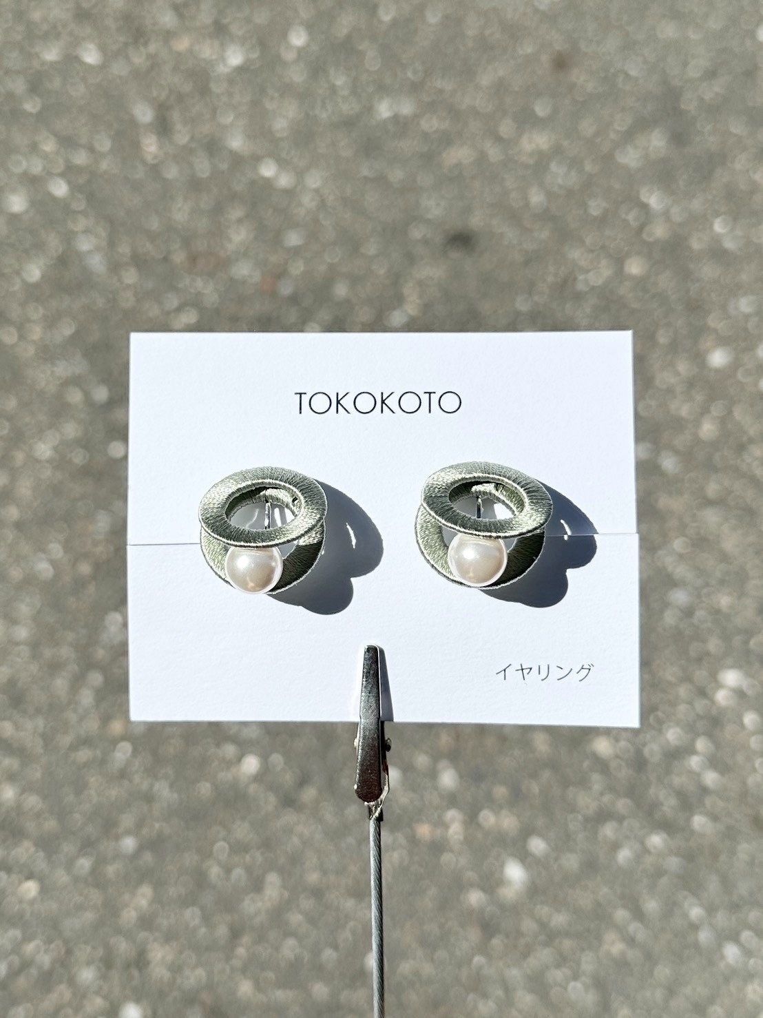 [TOKOKOTO] 刺繡雙圓環珍珠耳環 | 裹葉 | 耳夾 | NO.134