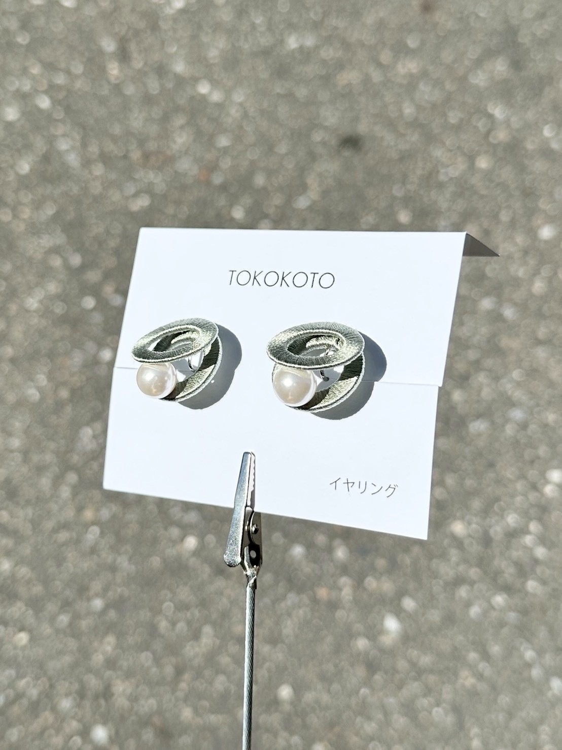 [TOKOKOTO] 刺繡雙圓環珍珠耳環 | 裹葉 | 耳夾 | NO.134