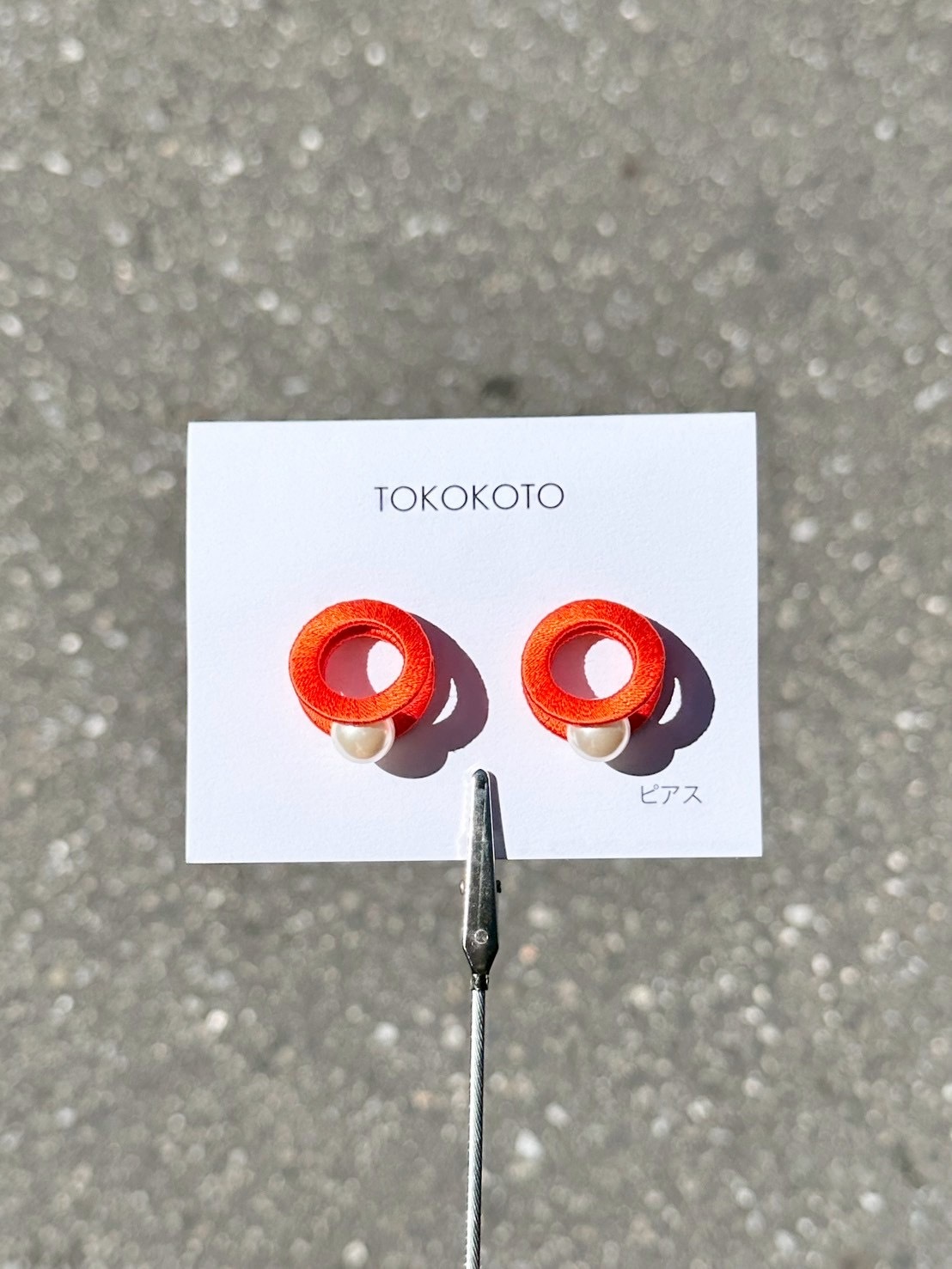 [TOKOKOTO] 刺繡雙圓環珍珠耳環 | 赤色 | 耳針 | NO.137