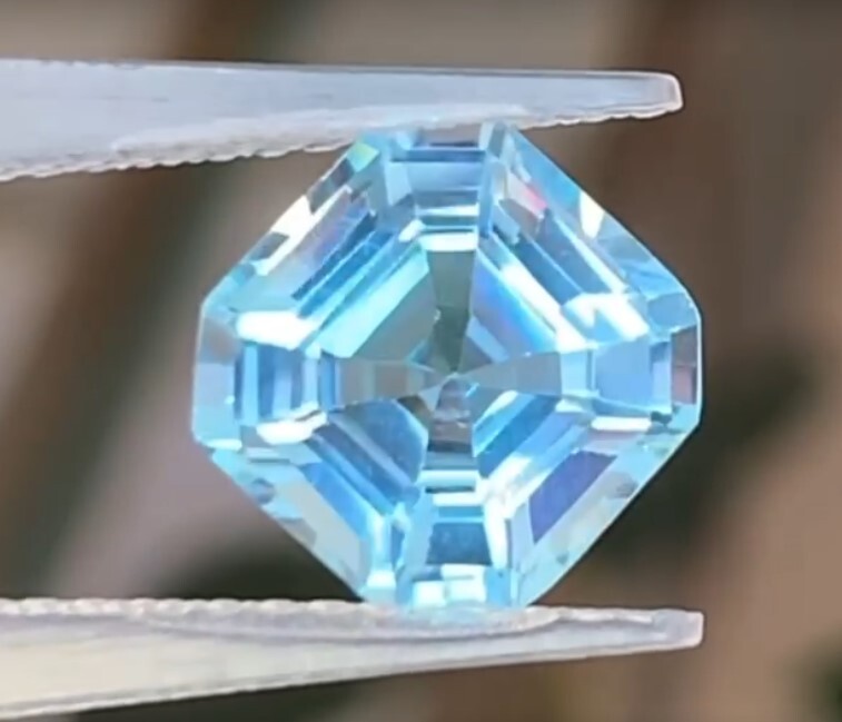 天然天空藍托帕裸石｜10x10mm｜4.9-5 克拉