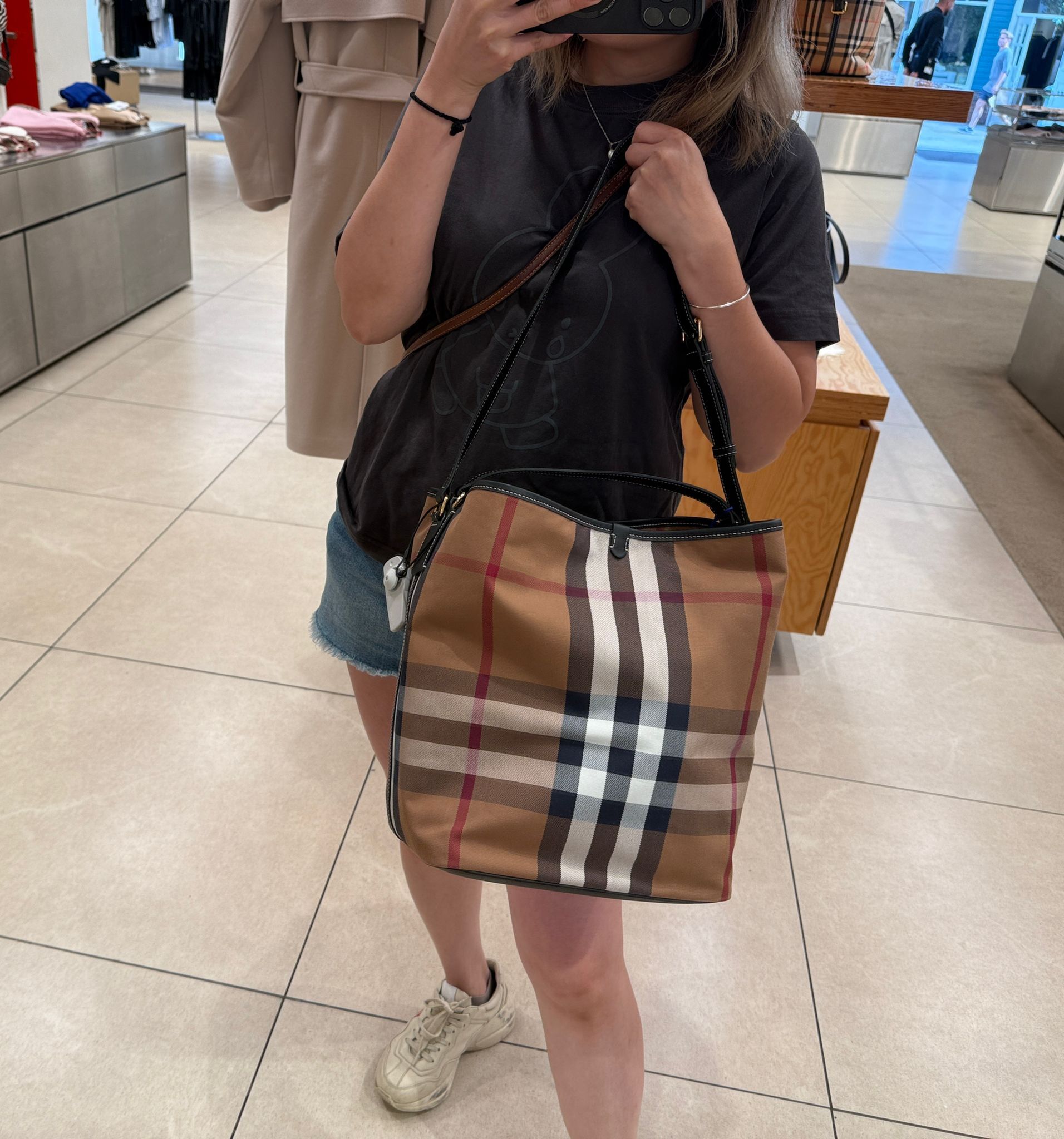 Burberry Ashby Check Medium bucket bag Archive Birch Brown