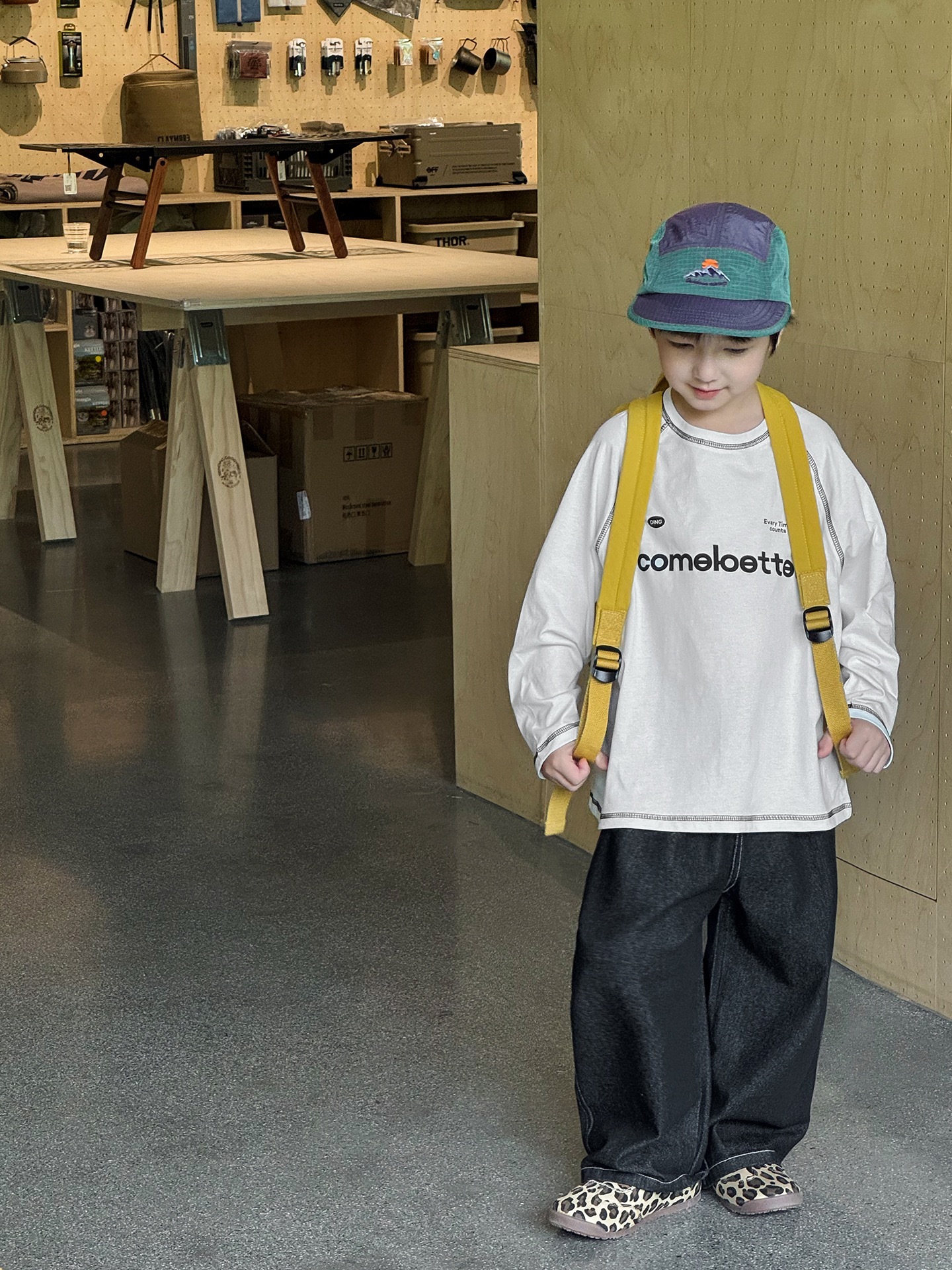 三色縫線字母上衣