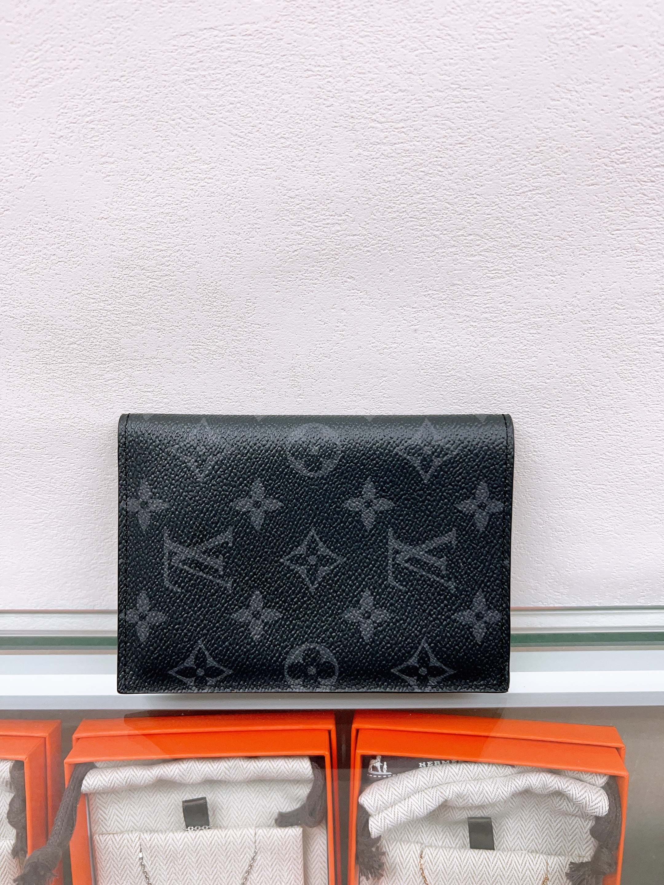 Lv passport holder (black monogram)