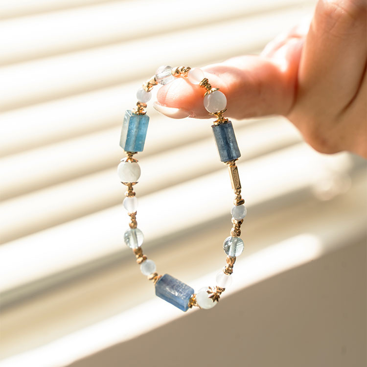 心中的浮木：藍晶石｜藍托帕石｜藍兔毛｜白玉髓｜海紋石