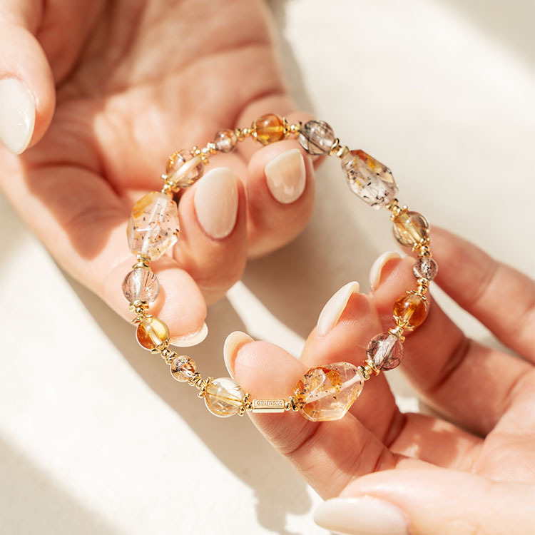 歸屬感：錦鯉/黑草莓共生｜金字塔黃水晶｜黑髮晶｜羽毛鈦/黑超七共生｜金髮晶