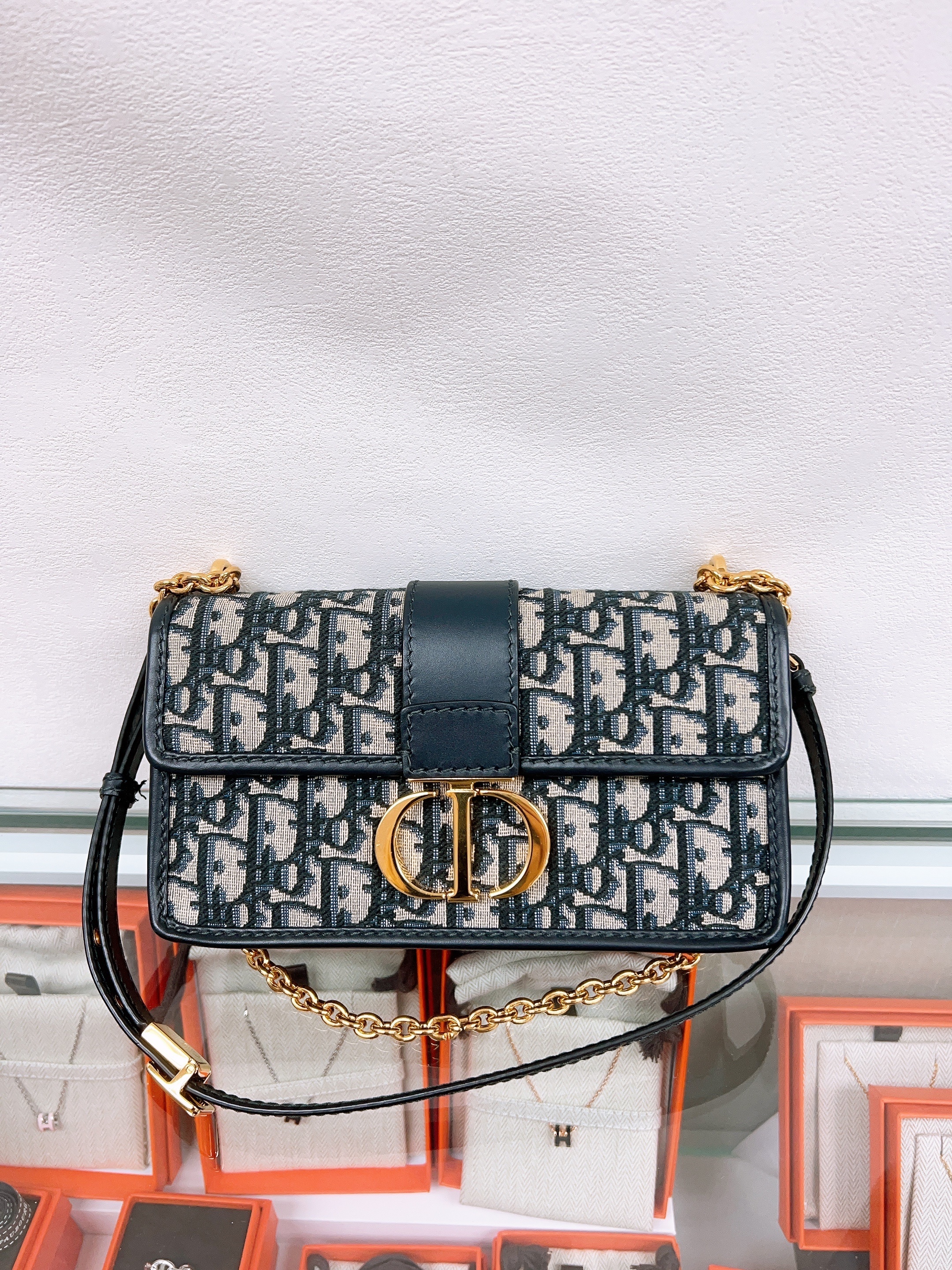 Dior 30 montaigne east west chain (blue oblique)