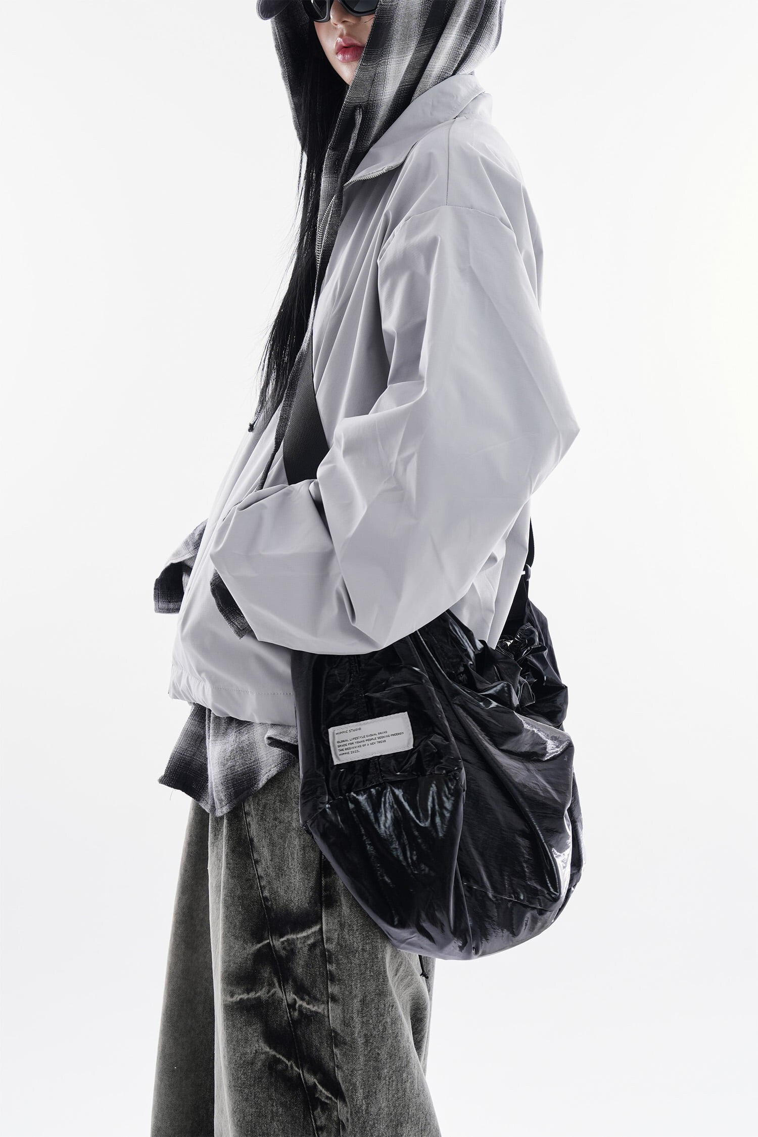 Raucohouse Spotlight 橫紋 亮面 斜背包 肩背包