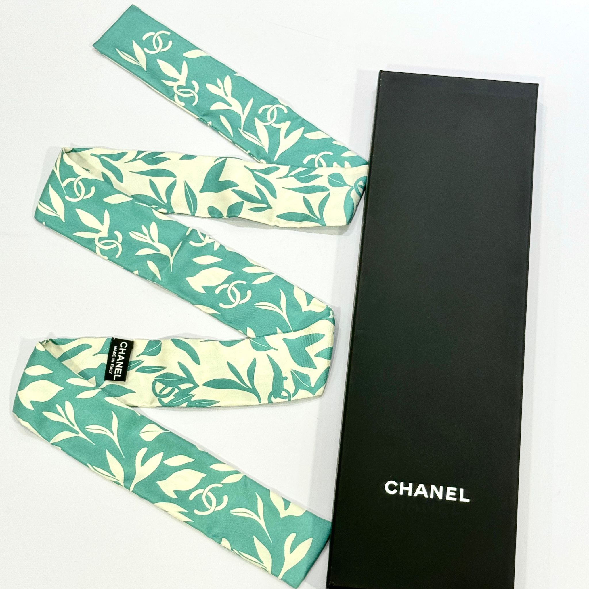 全新CHANEL TWILLY 綠白色 樹葉圖案 #BRAND NEW #香榭站正品
