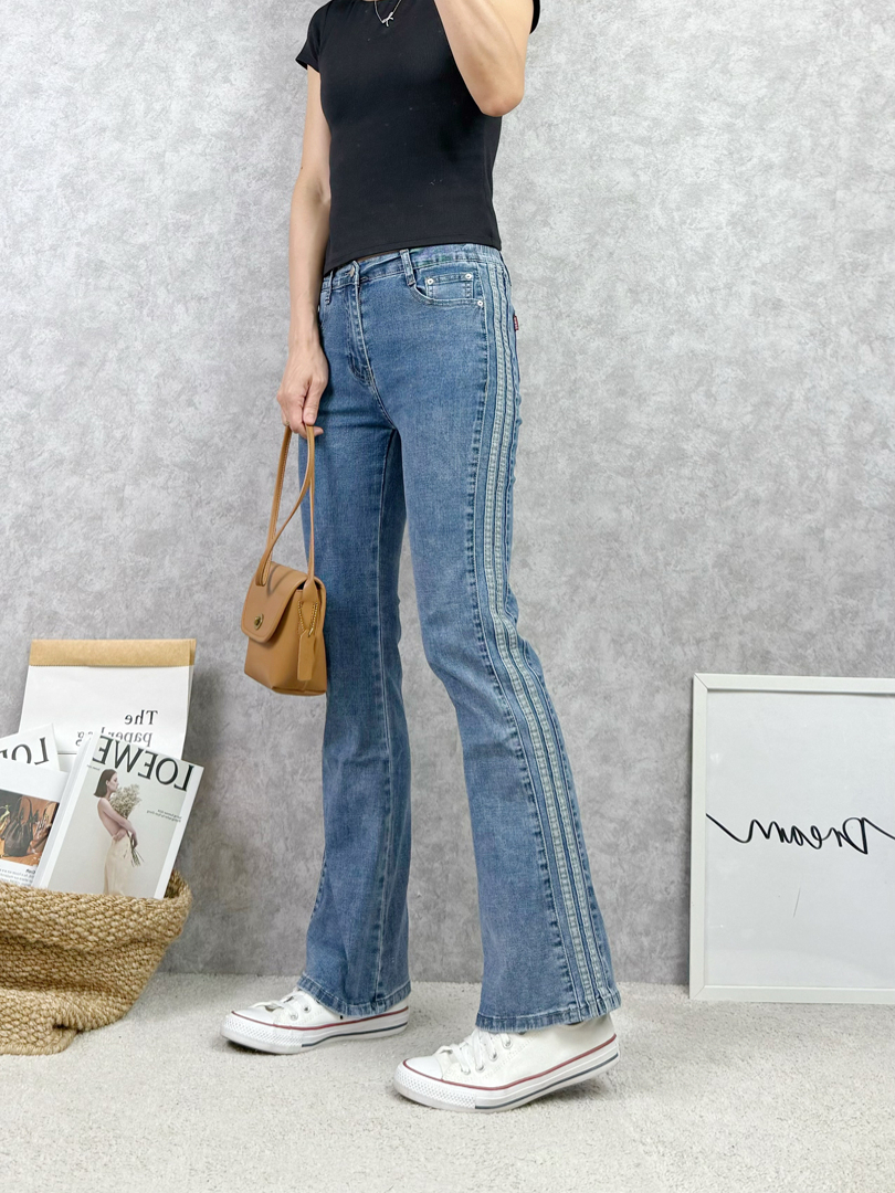 側邊條紋的高挑魔法喇叭褲