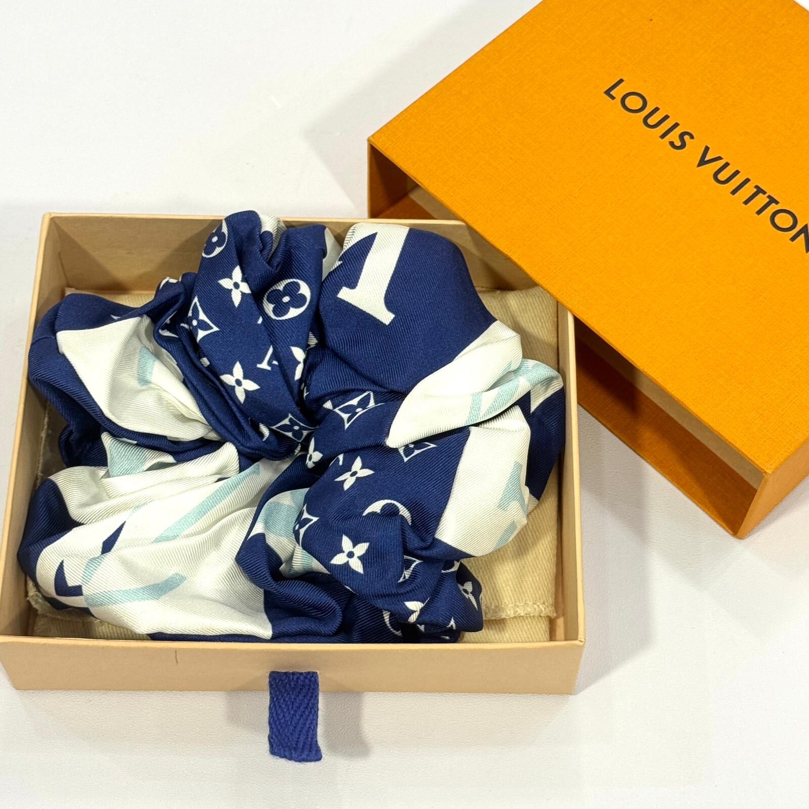 全新LV髮圈 M76807 藍白色橡筋髮圈 100%真絲 #BRAND NEW #香榭站正品