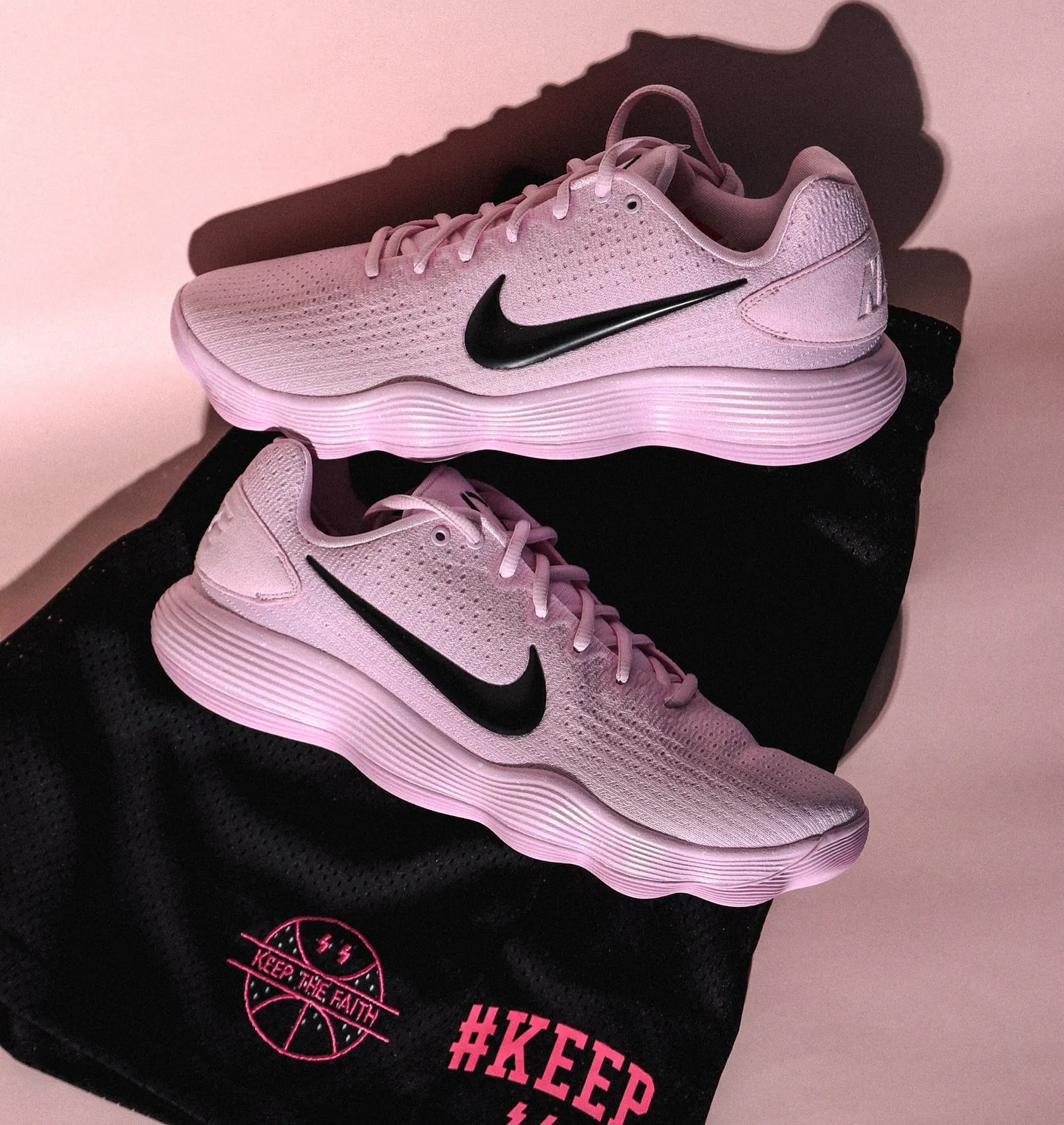 海外限定　HyperDunk Low 2017 low Pink foam Official look at the Nike Hyperdunk 2017 Low 'Pink Foam' 💗 This