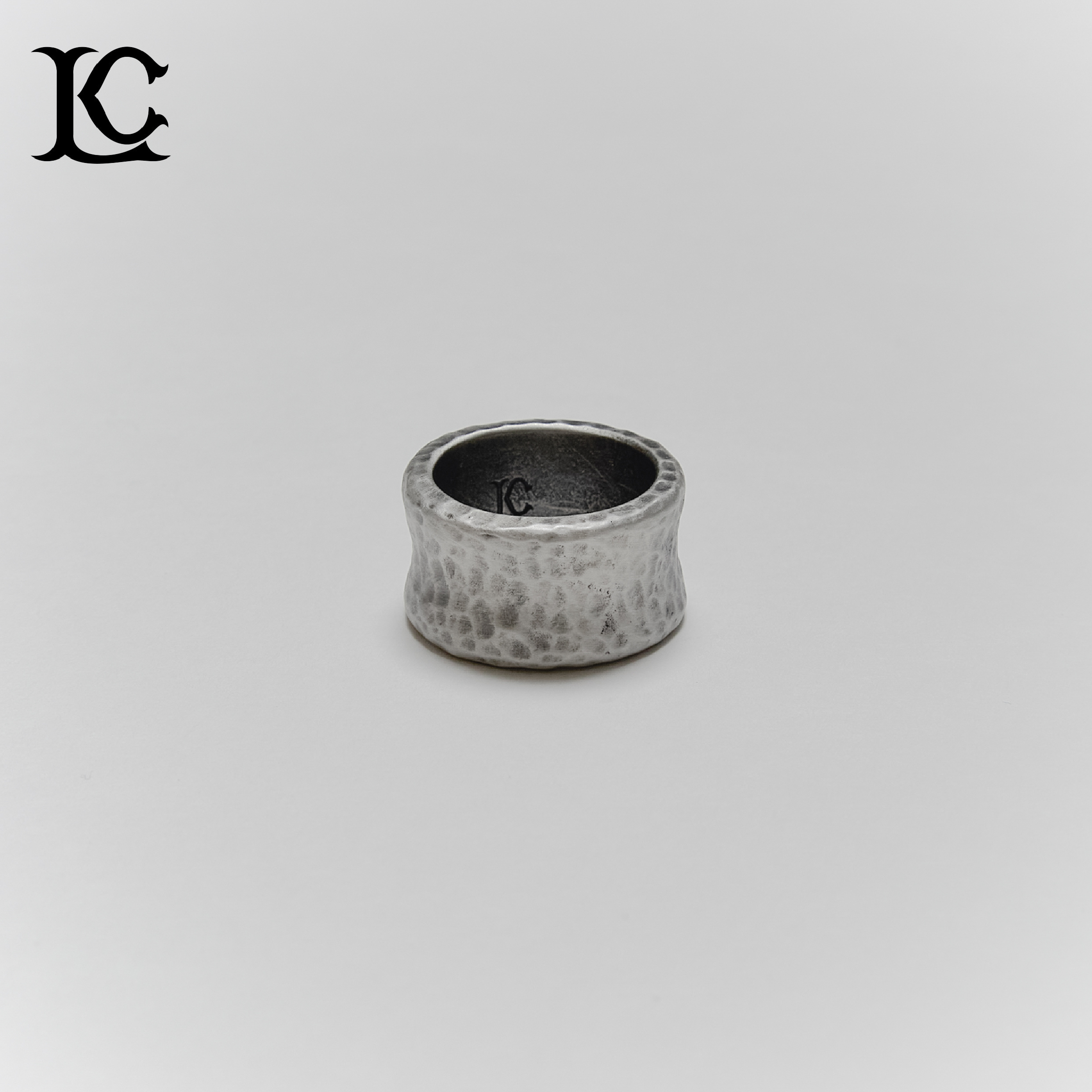 Liam Conner Distressed Rings 敲打做舊 戒指