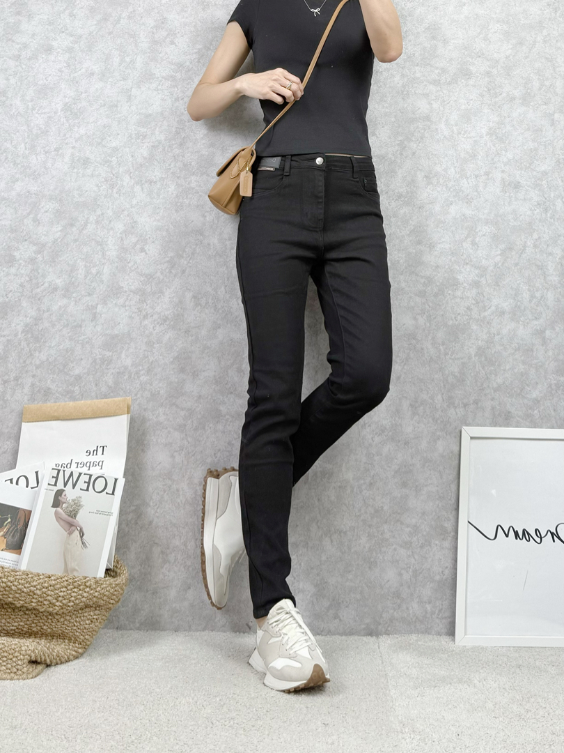 低調有感的修身力♡剛剛好的包覆感窄管褲 ⚡️搶手貨⚡️