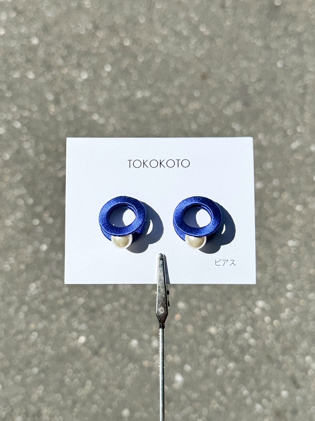 [TOKOKOTO] 刺繡雙圓環珍珠耳環 | 紺 | 耳針 | NO.138