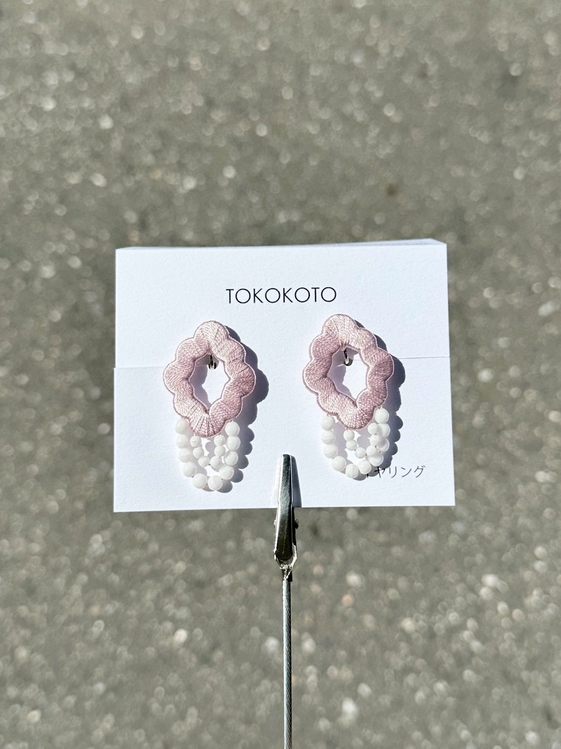 [TOKOKOTO] 刺繡荷葉花朵珠珠耳環 | 薄藤 | 耳夾 | NO.140