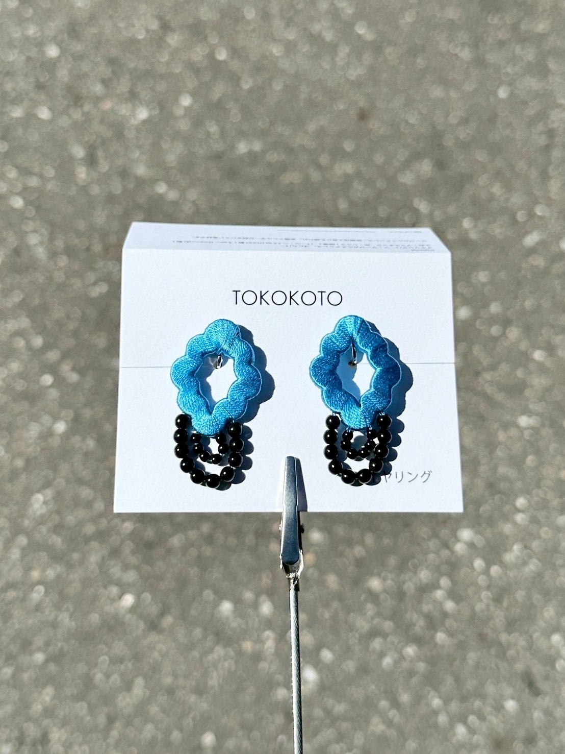 [TOKOKOTO] 刺繡荷葉花朵珠珠耳環 | 瑠璃 | 耳夾 | NO.141