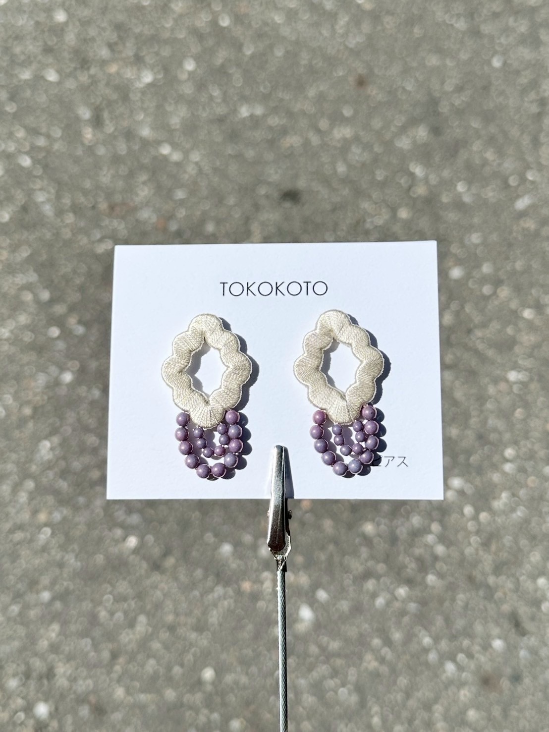 [TOKOKOTO] 刺繡荷葉花朵珠珠耳環 | 銀灰色 | 耳針 | NO.144