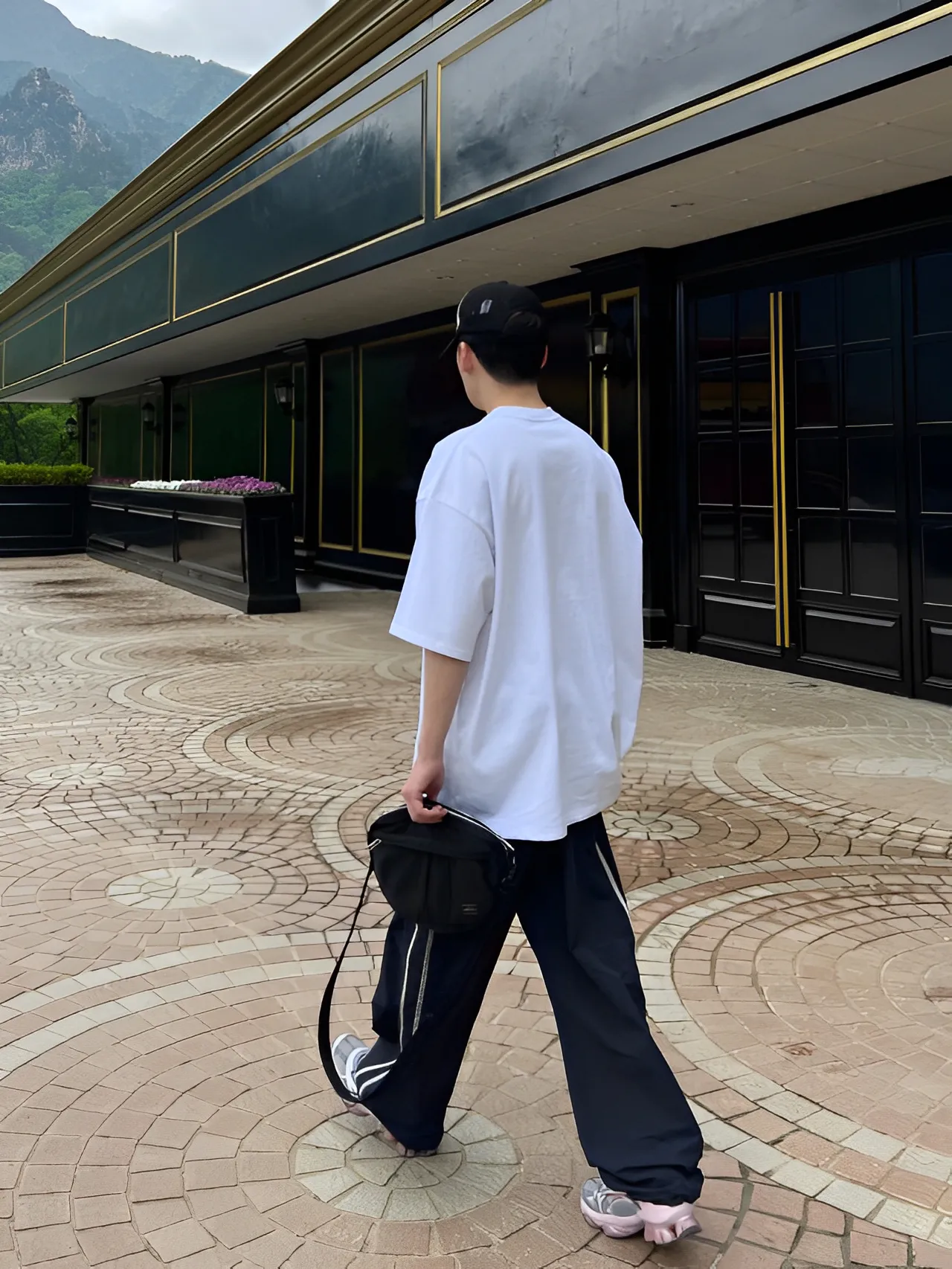 Carousl 英文 簡約 寬鬆 短袖