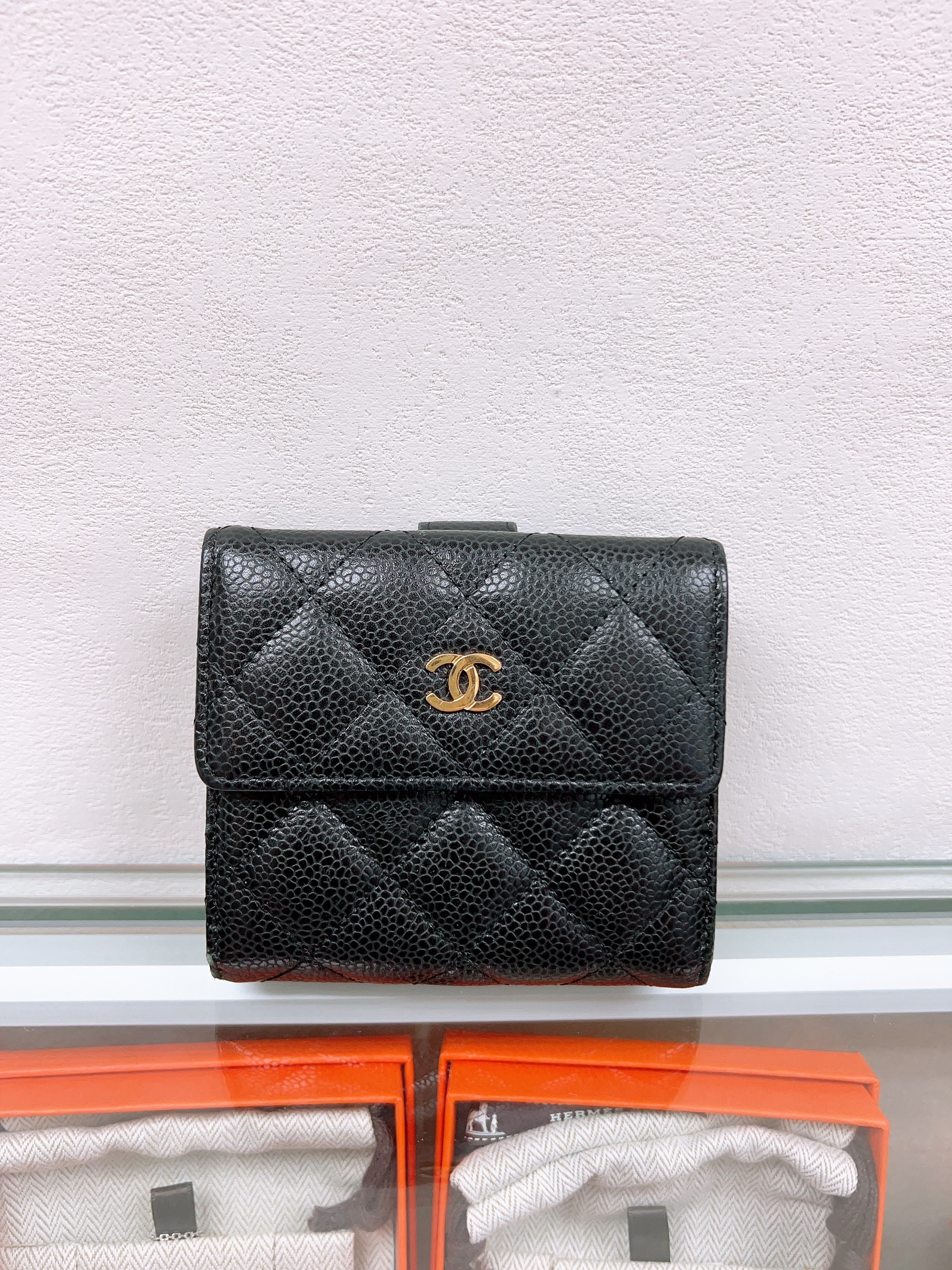 Chanel bi-fold wallet (black/GHW)