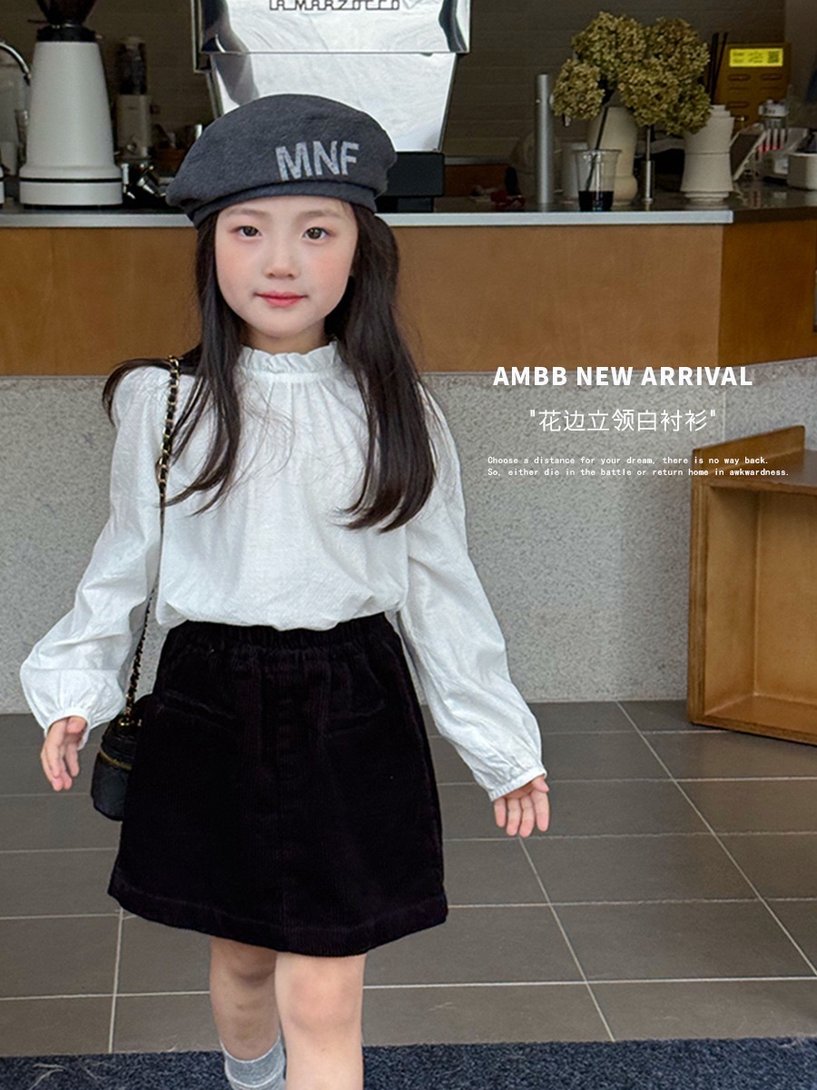 一把青米白復古上衣/黑色短裙