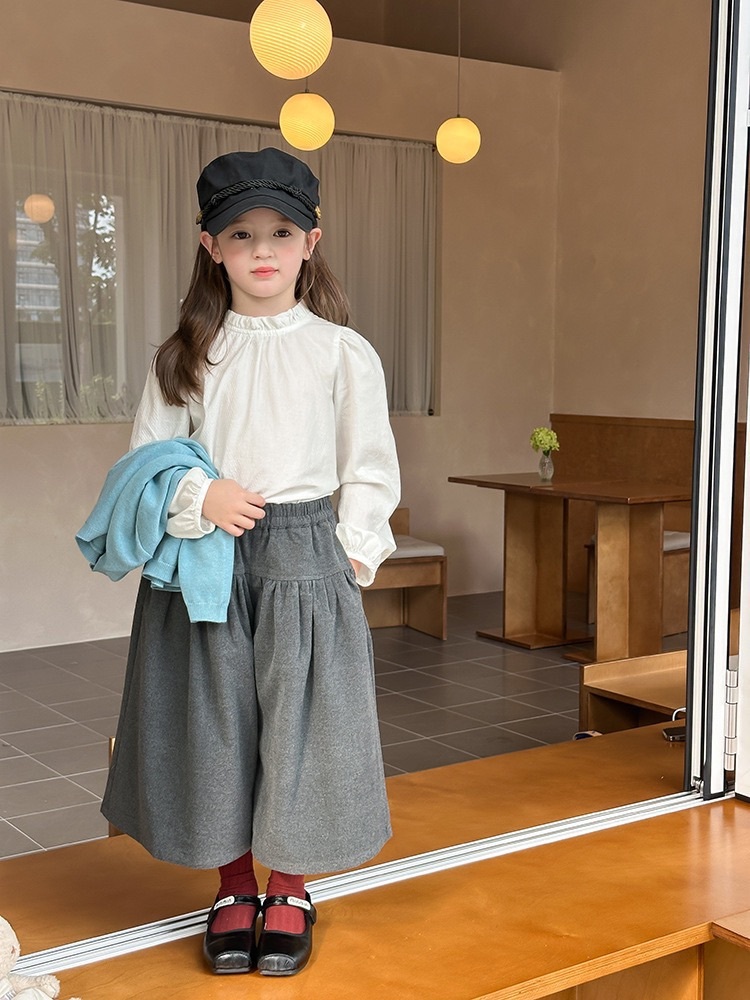 一把青米白復古上衣/灰色俐落寬褲