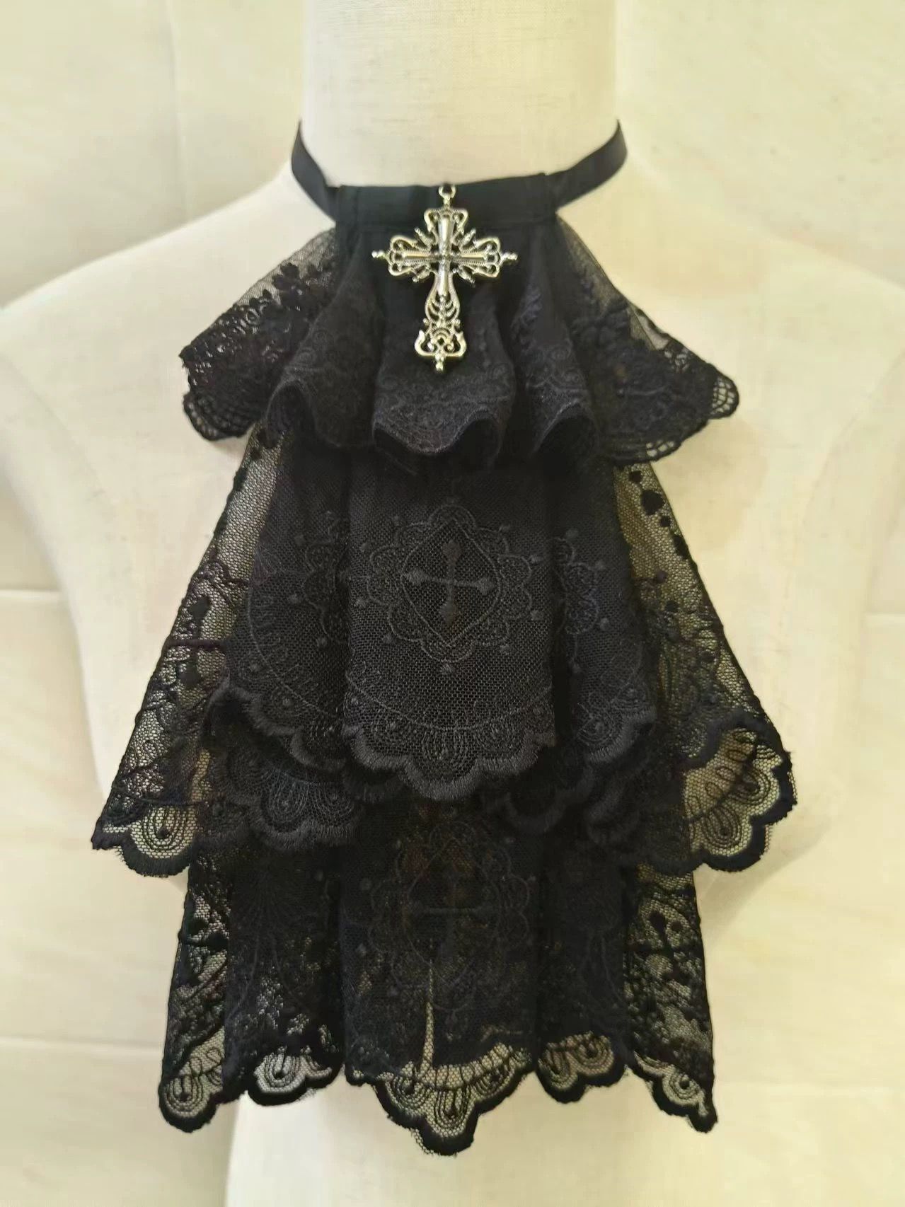 多層荷葉蕾絲十字架領結