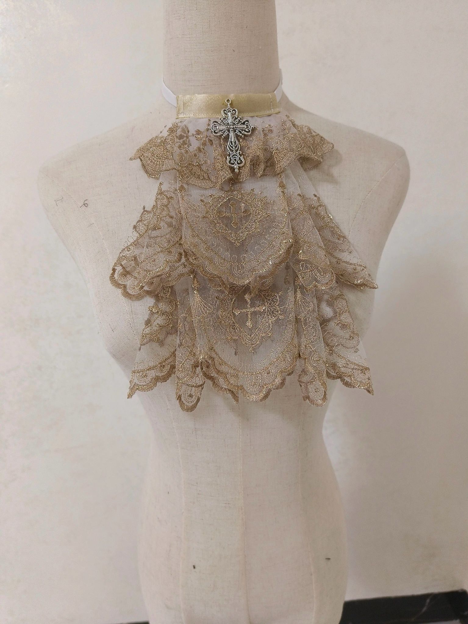 多層荷葉蕾絲十字架領結