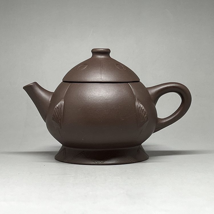 茶香自在】一九八零年代宜興一廠紫砂壺鮑玲華賞魚紫砂壺160 C.C.