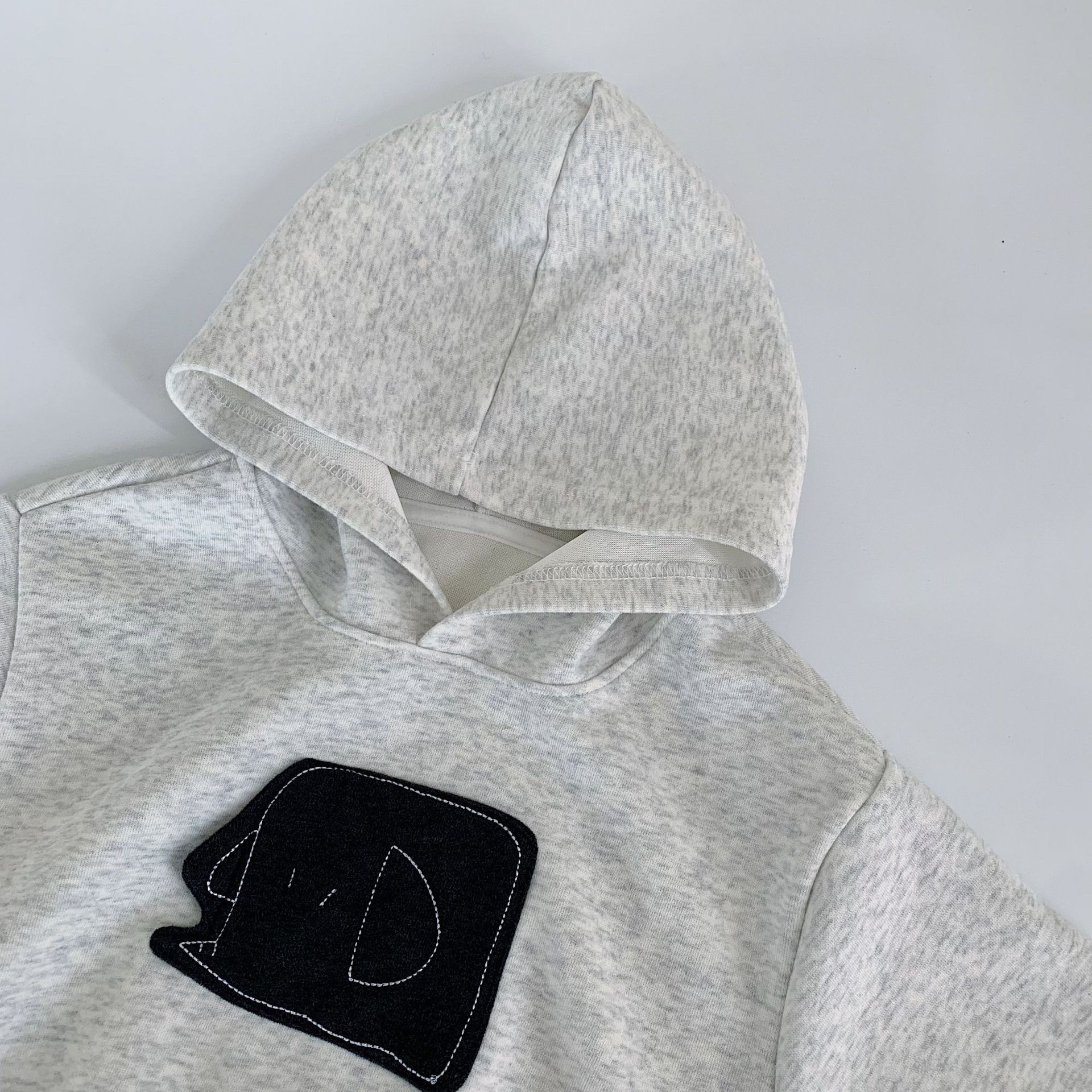 簡單拼貼連帽上衣