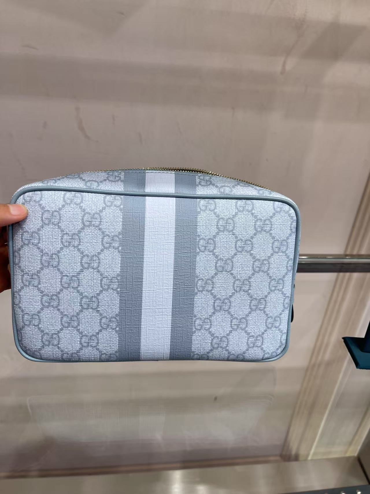 Gucci GG Supreme toiletry pouch Grey 811487