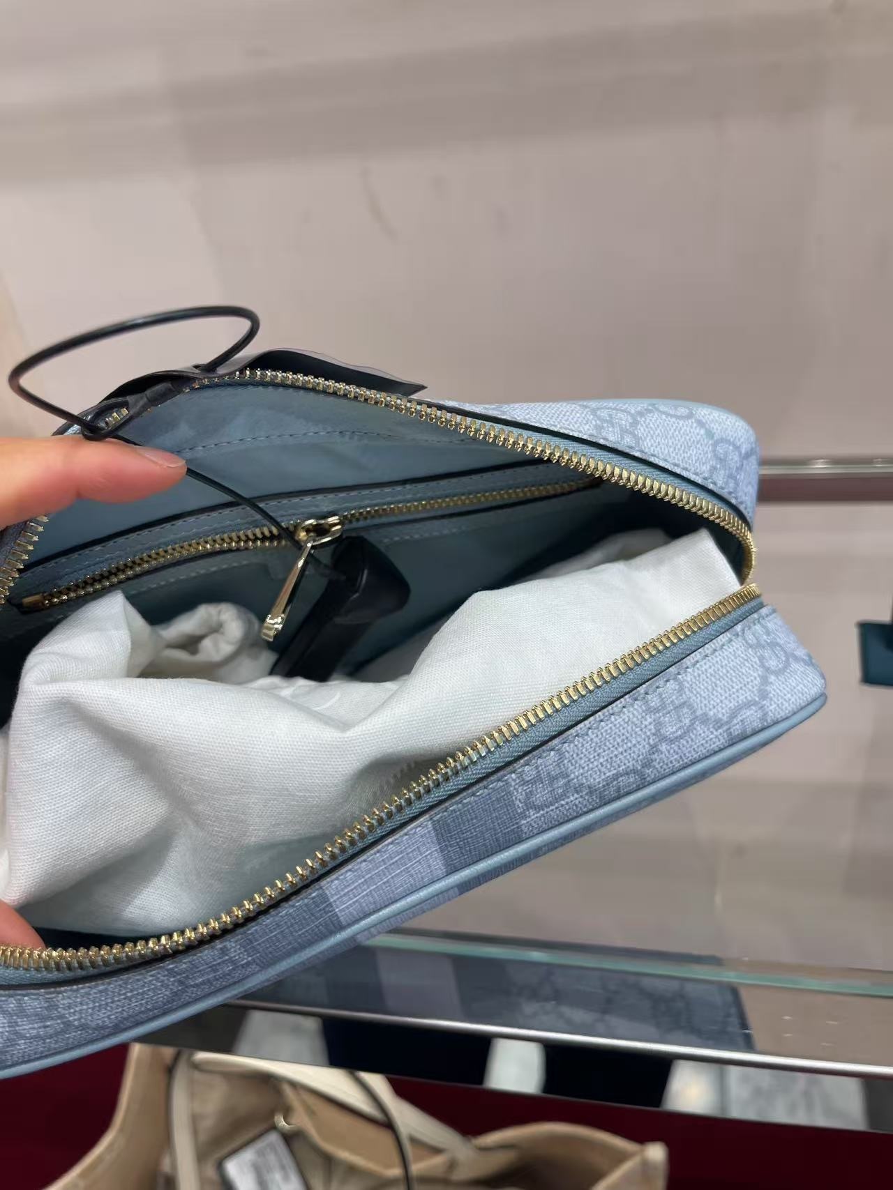 Gucci GG Supreme toiletry pouch Grey 811487