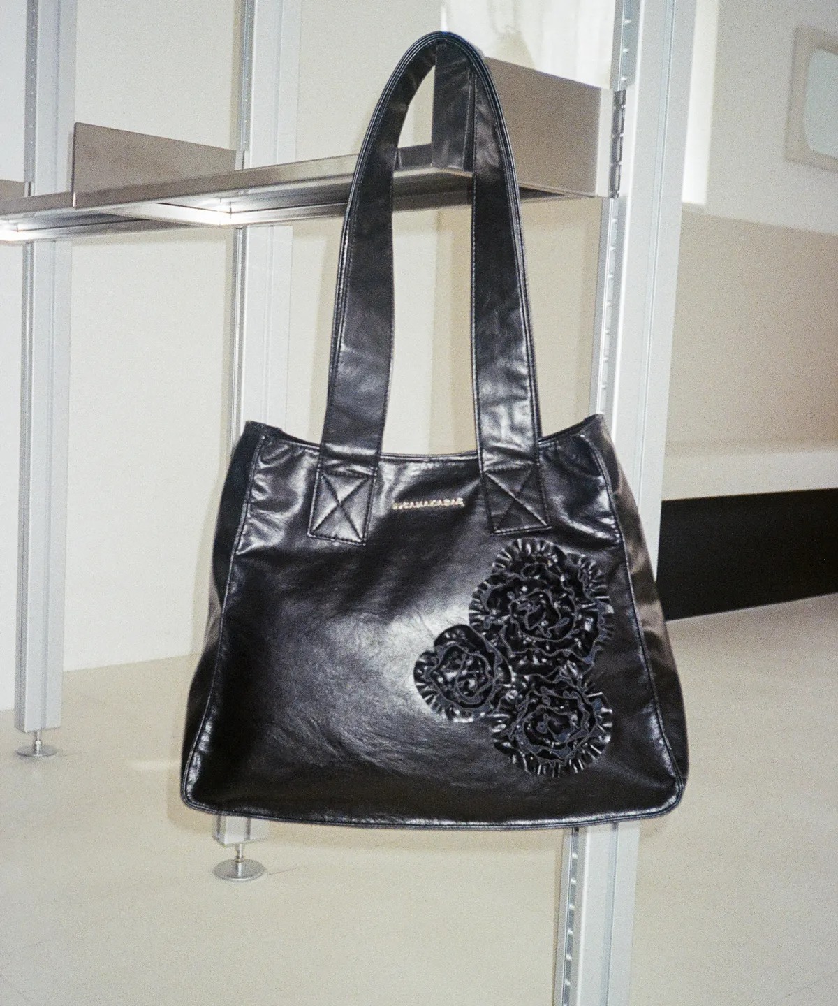 IUGAMAKARAS Flowers Leather Shoulder Bag