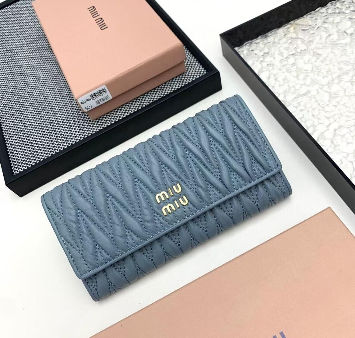 Miu Miu 皺皺長銀包