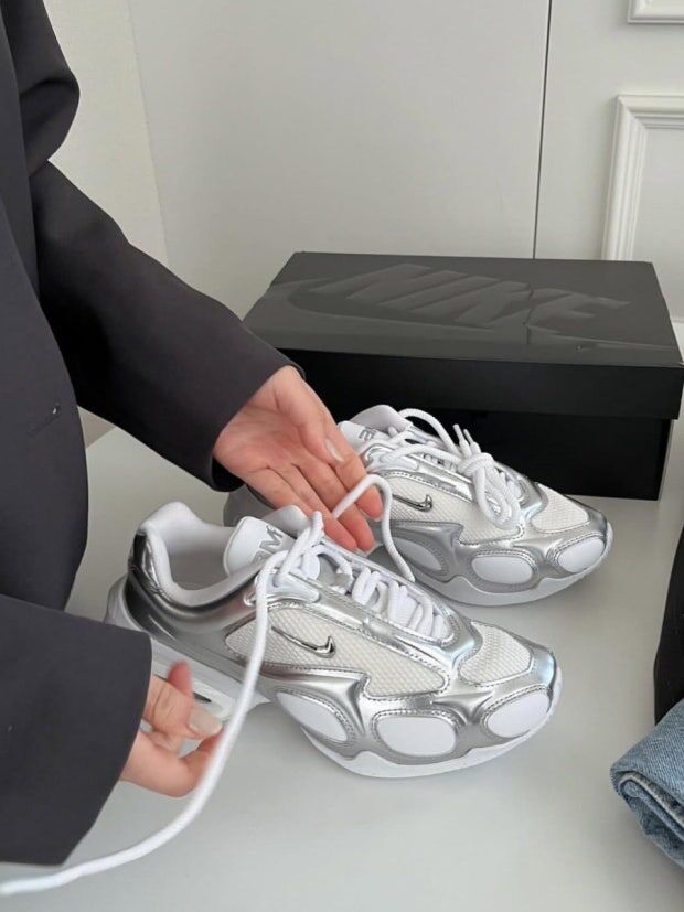 【Luxury】Nike Wmns Air Max Muse  Metallic Silver 卡寶同款  金屬白銀 舒適百搭減震支撐 低幫 休閒跑步鞋 女款 白銀