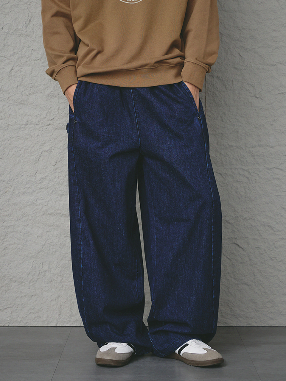 中線剪裁可調式牛仔寬褲