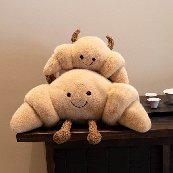 酥香牛角寶寶抱枕