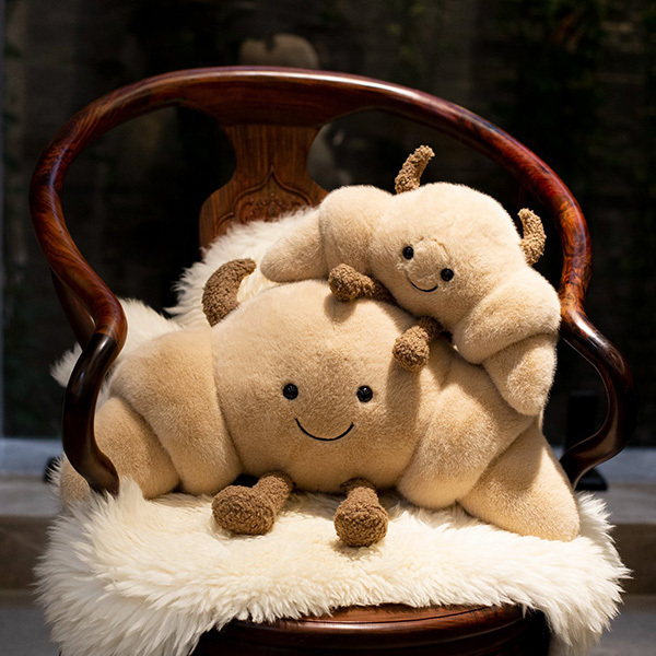 酥香牛角寶寶抱枕