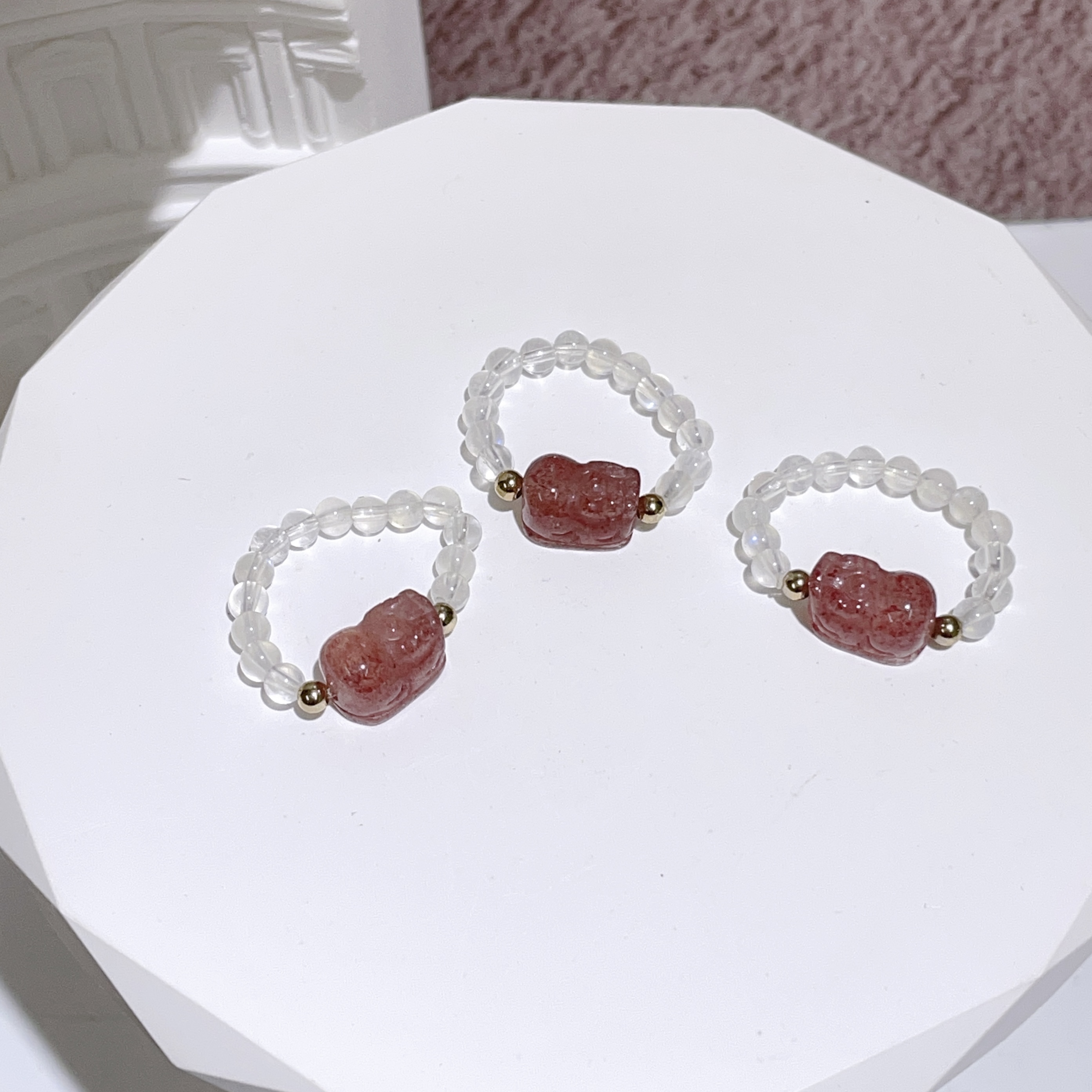 草莓晶貔貅拼藍月亮小指環