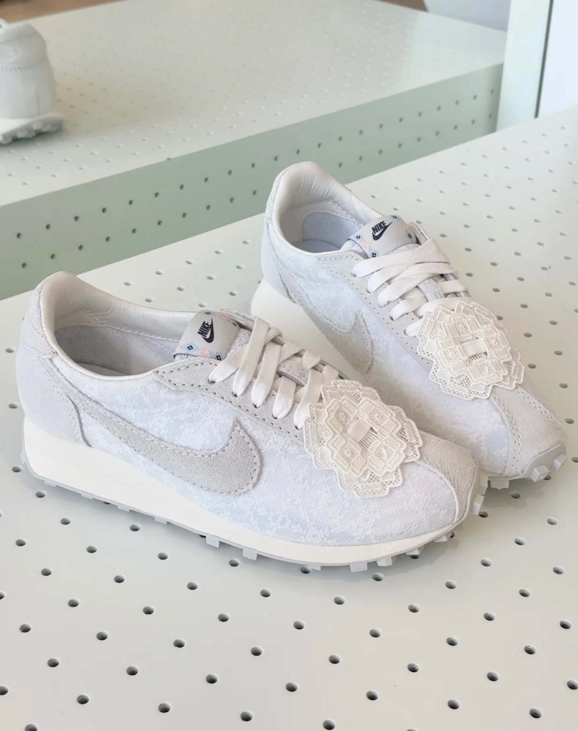 女鞋 NIKE W LD-1000 米杏色 花 蕾絲 鬆餅格紋 復古 麂皮 膠底 休閒 運動鞋【IH7345-001】