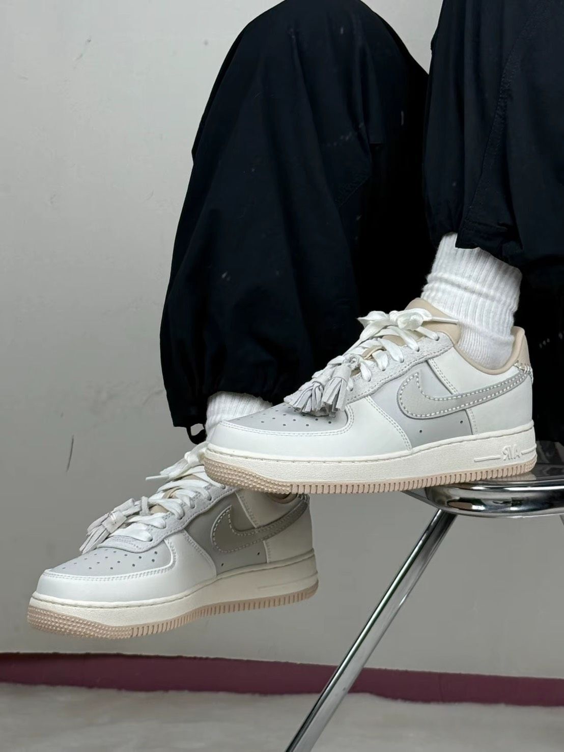 Nike Air Force 1 Low 奶油杏色 莫蘭迪灰 流蘇縫線 女鞋  HV1813-001