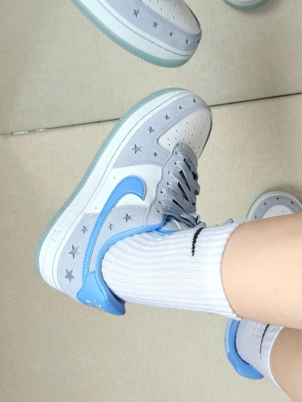 NIKE AIR FORCE 1 AF1 星空雲朵 霧霾藍灰 天空藍 鏤空 星星 女鞋 HQ8051-400 / 預購
