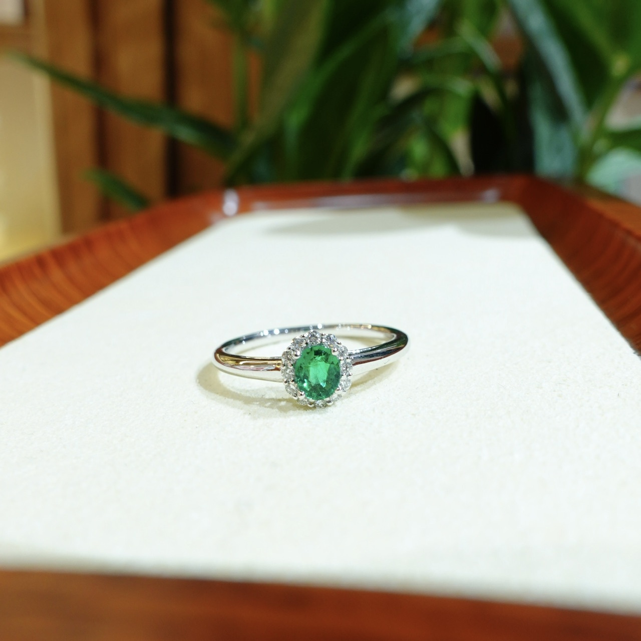 0.24ct哥倫比亞祖母綠18K金鑲嵌鑽石戒指