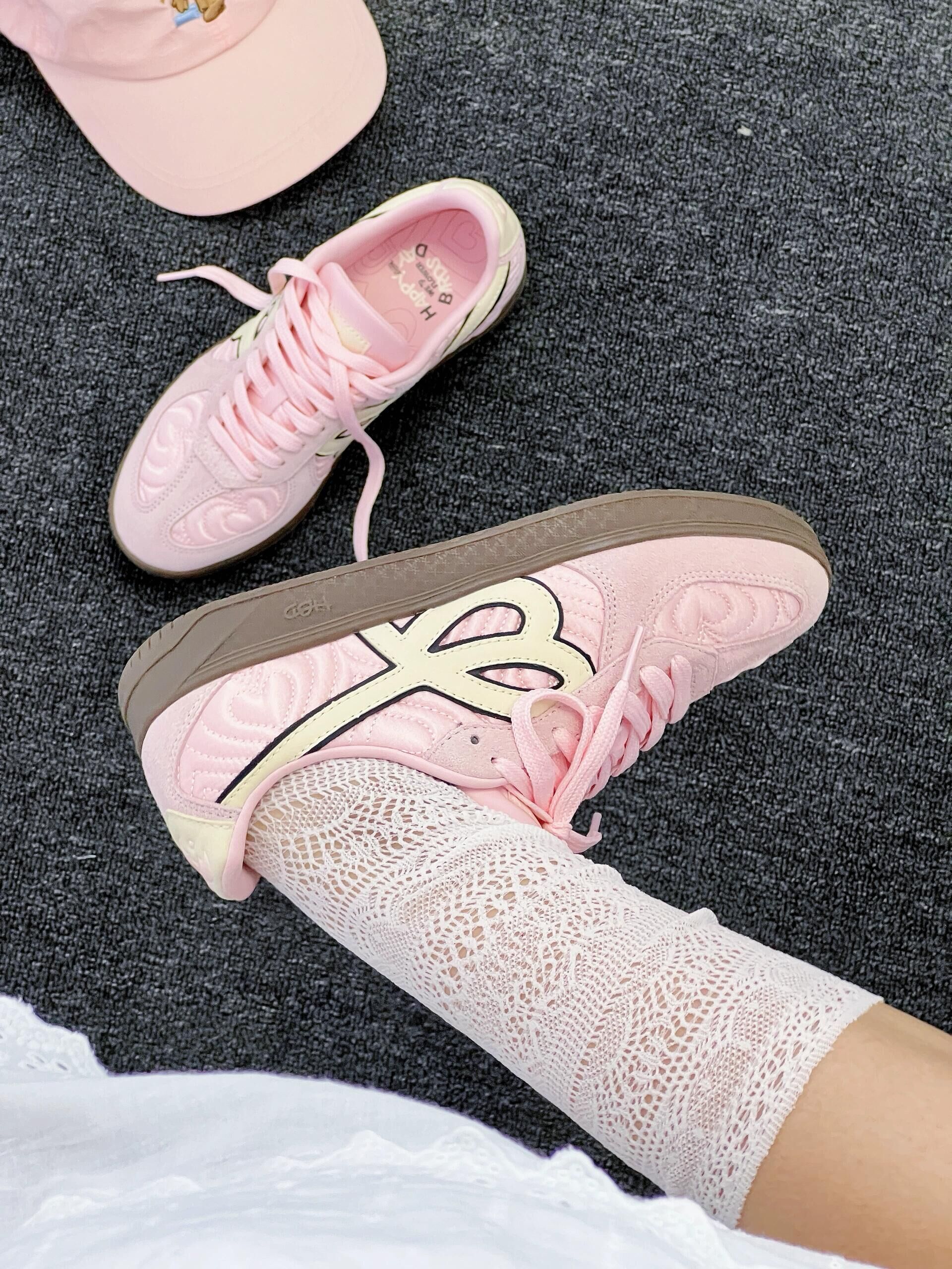 HBD x We Flower 小花鞋 麂皮 緞面 拼接 焦糖底 復古 德訓鞋 七夕粉 嫩粉色/預購