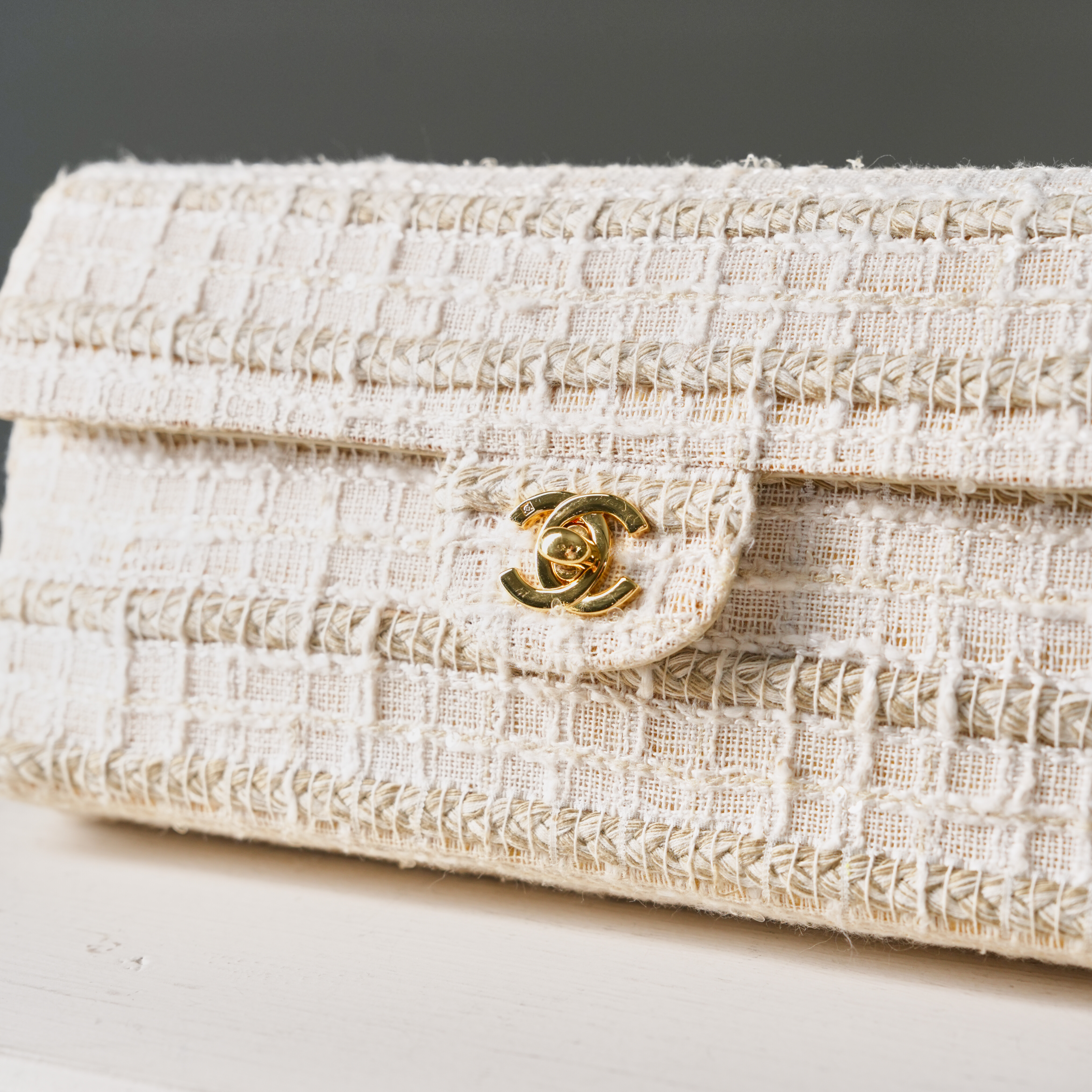 Chanel 白色毛呢冰格包