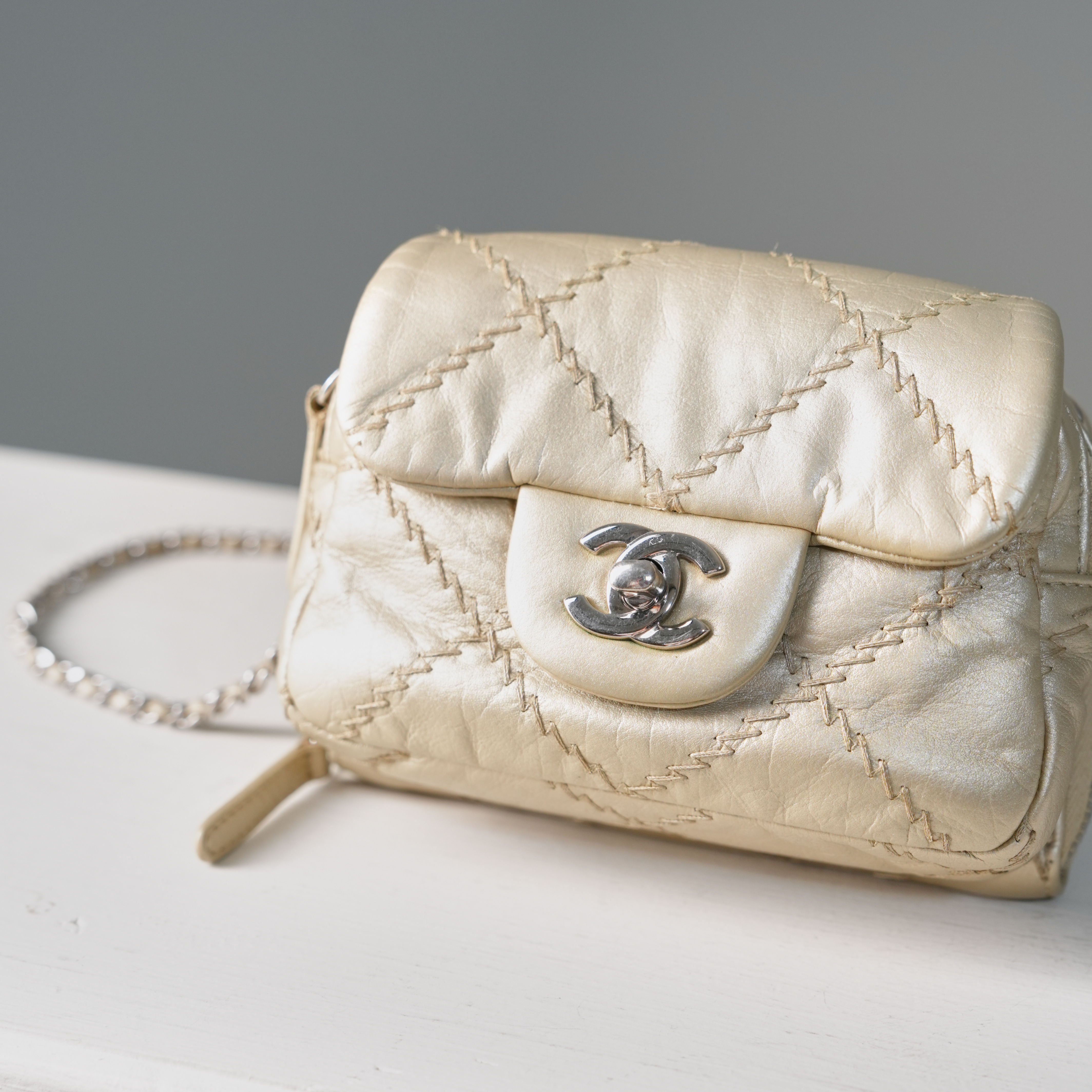 Chanel 金色雙層小包