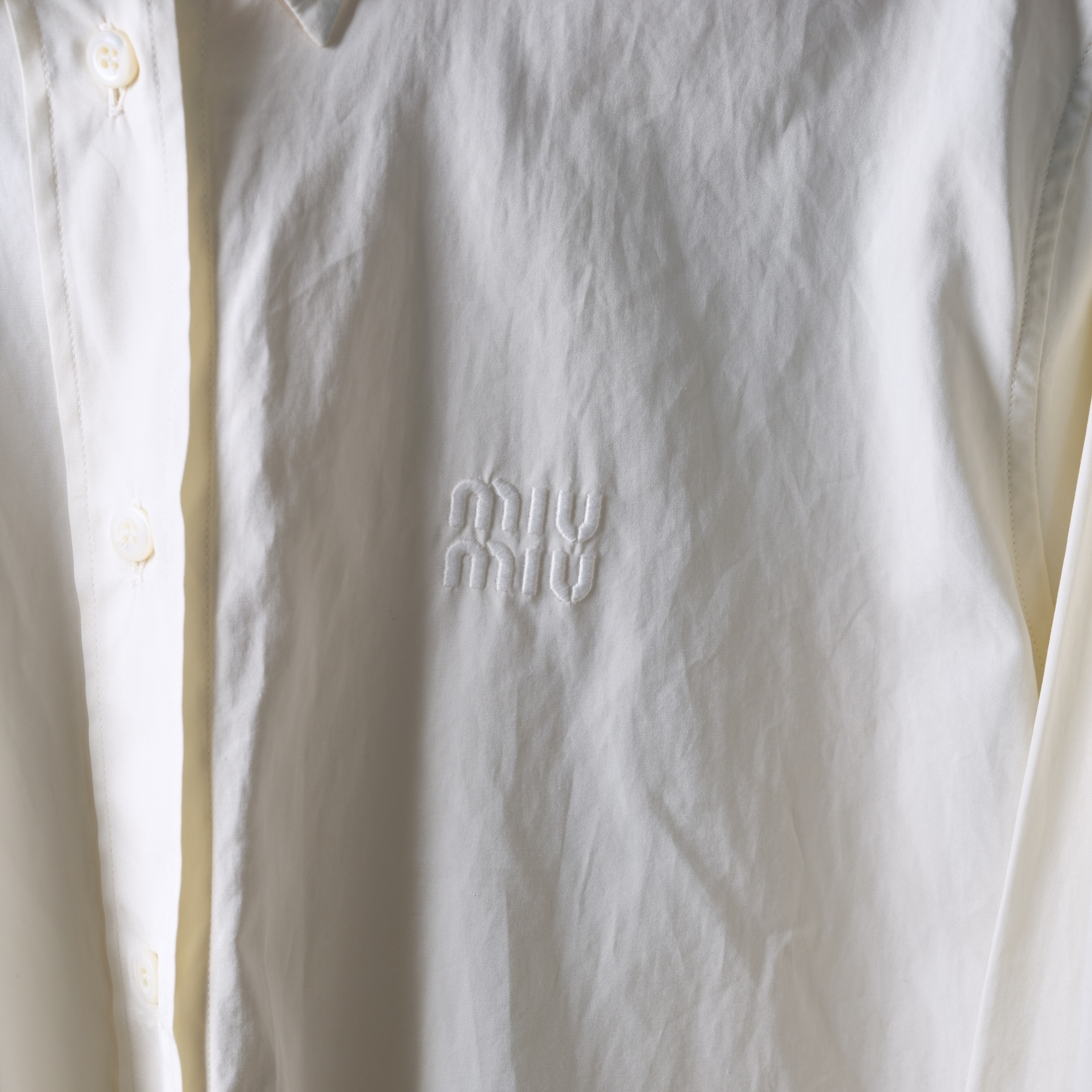 miu miu  白色短版襯衫