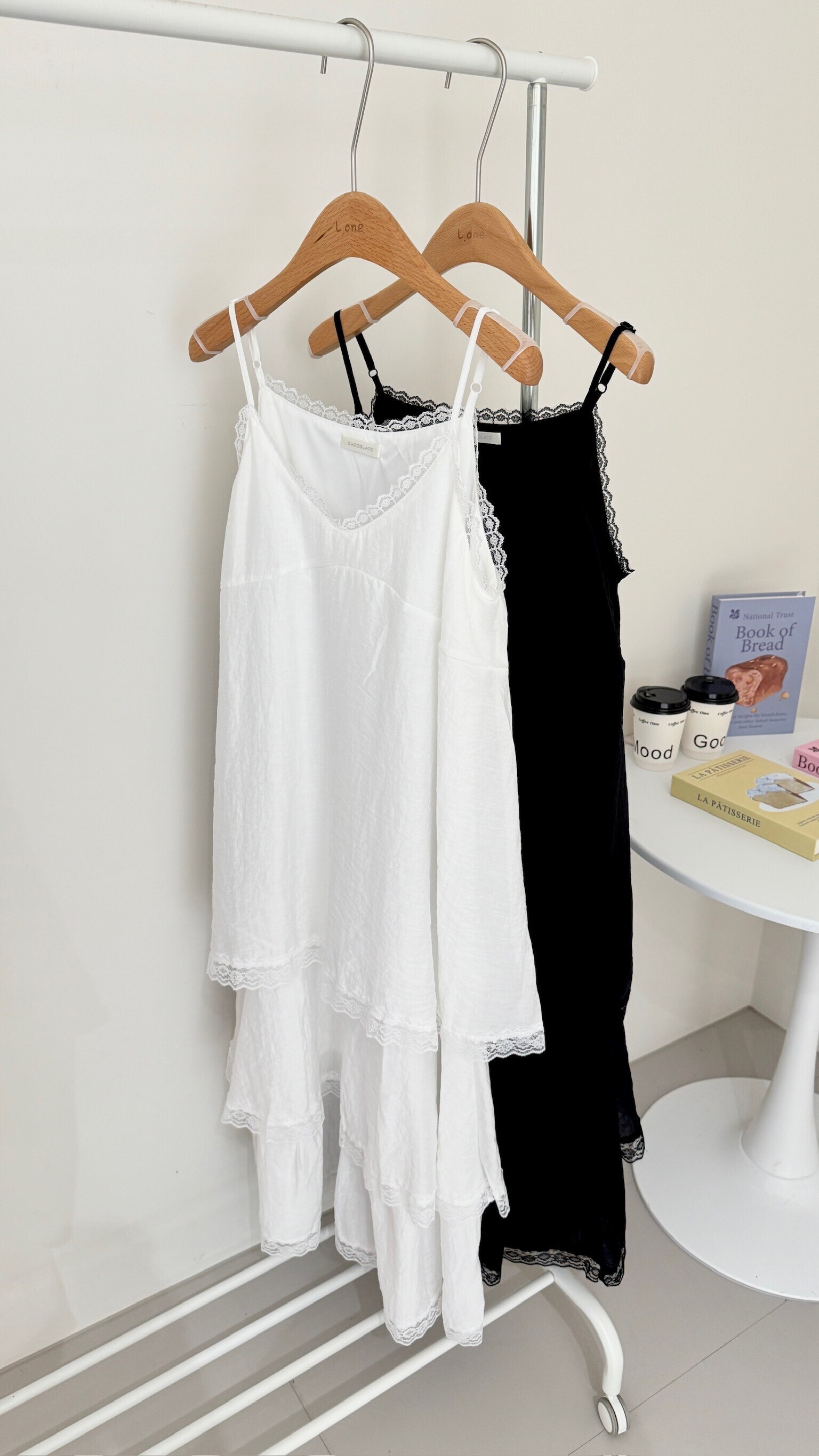 蕾絲細肩蛋糕洋裝